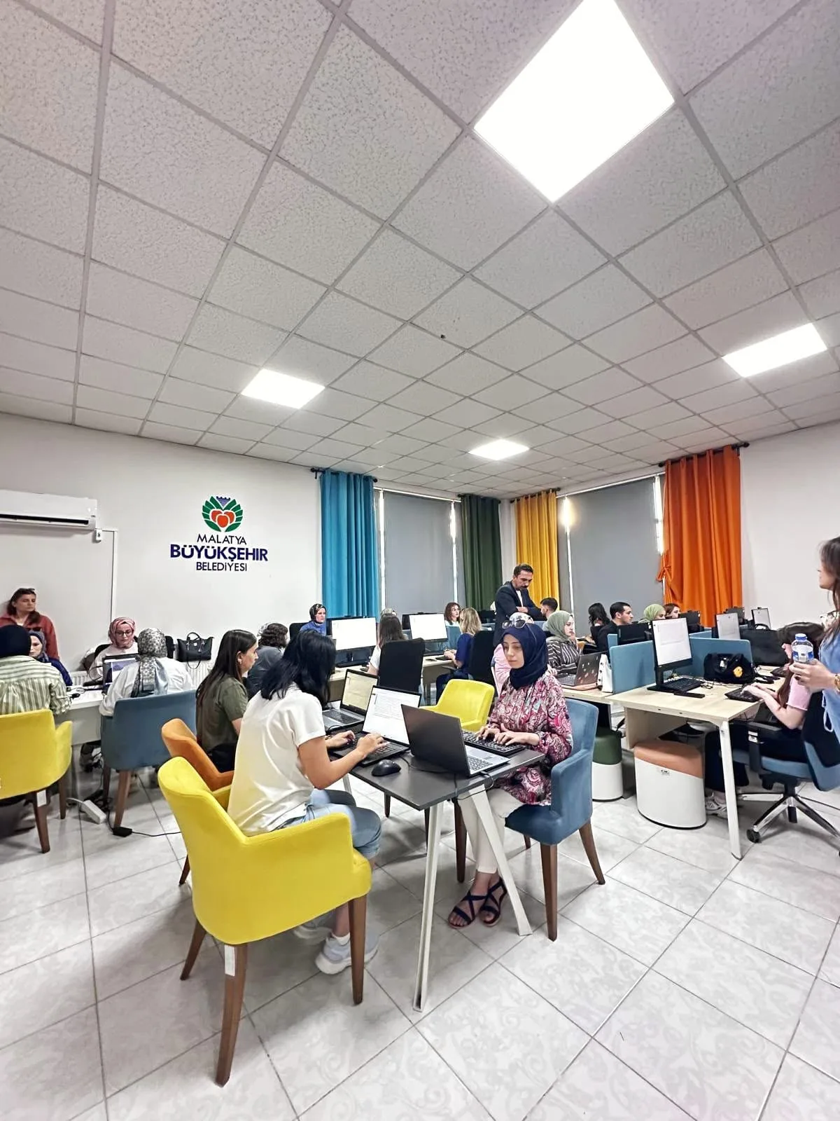 Türk Büro-Sen’den Adalet Bakanlığı Adaylarına Ücretsiz Klavye Kursu Desteği.