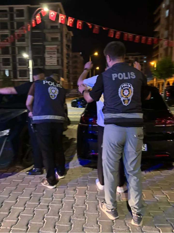 Yüzüncü Yıl Kent Parkı'nda Asayiş Uygulaması: 128 Şahıs Kontrol Edildi