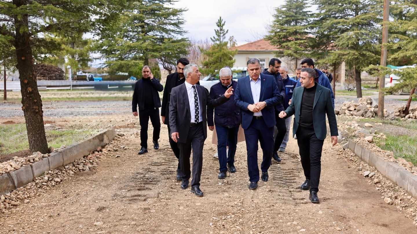 Akçadağ’a Yakışır Proje: Yeni Mezarlık Alanında Çalışmalar Hızlandı.