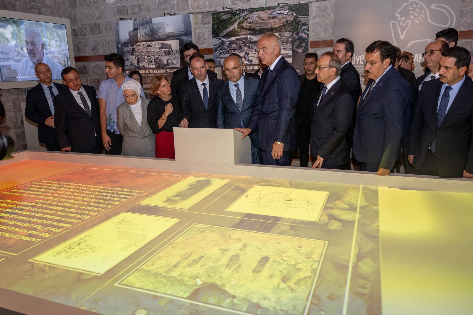 ARSLANTEPE KARŞILAMA MERKEZİ VE “ARSLANTEPE’NİN IŞIĞINDA” SERGİSİ AÇILDI