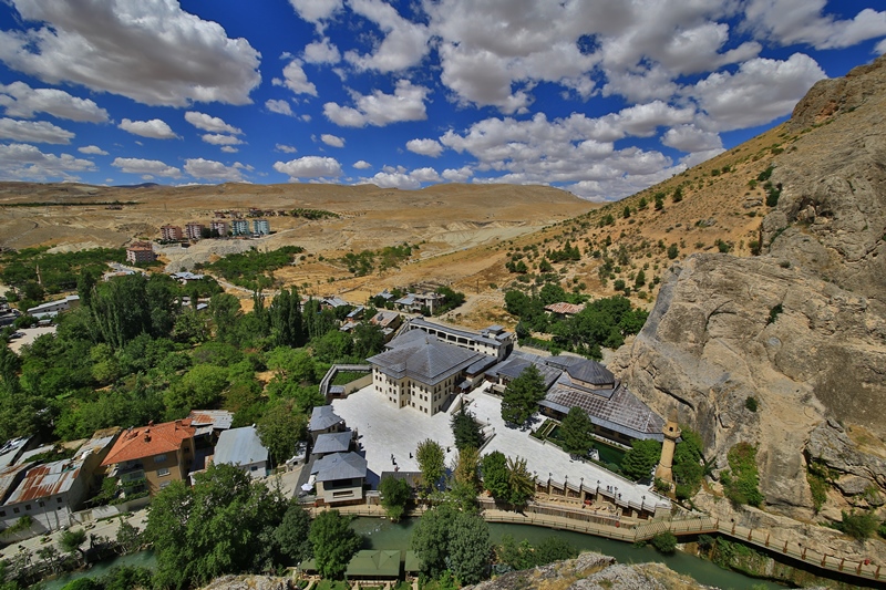 Aslantaş Gitti, Hesap Soracak Kimse Kalmadı! Darende’nin Parası Nerede, Malatya’nın Tarihi Nerede?