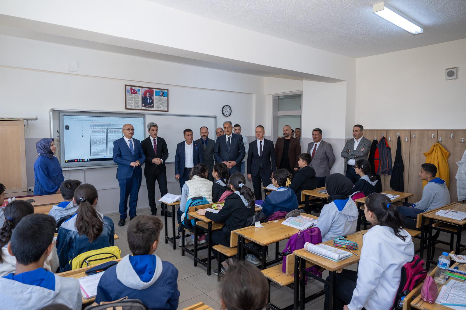 BAŞKAN ER MEVLANA ORTAOKUL’U ÖĞRENCİLERİYLE BİR ARAYA GELDİ