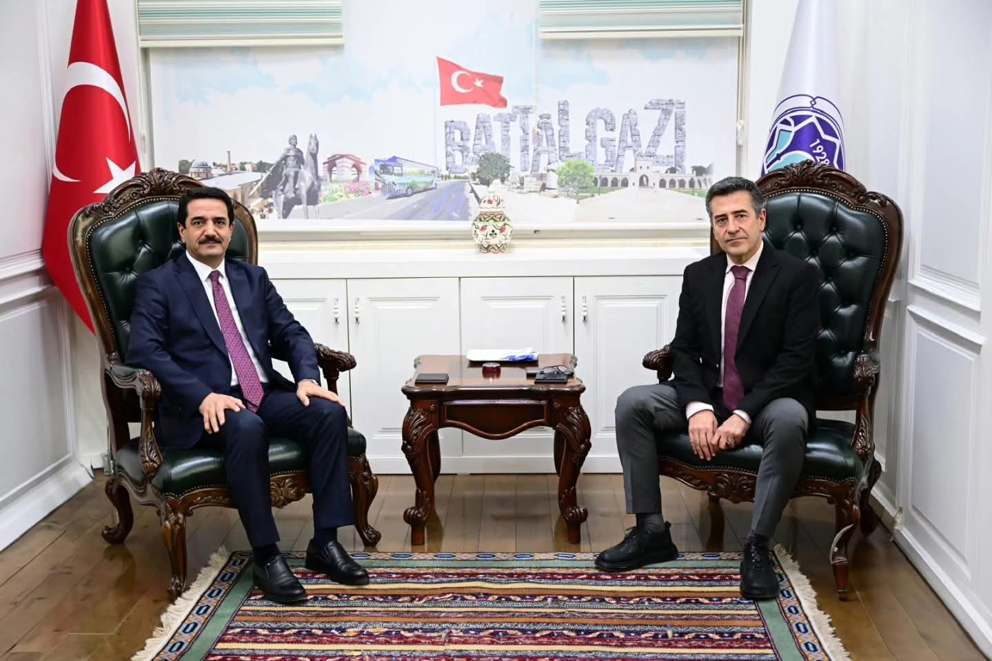 BAŞKAN TAŞKIN’A CHP’DEN HAYIRLI OLSUN ZİYARETİ: BATTALGAZİ’NİN GELECEĞİ KONUŞULDU