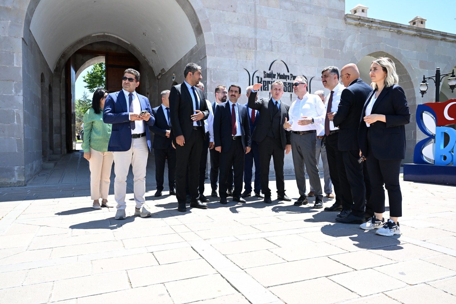 Başkan Taşkın, Bakan Yardımcısı Yazgı ile beraber Battalgazi’nin tarihi yapılarını inceledi