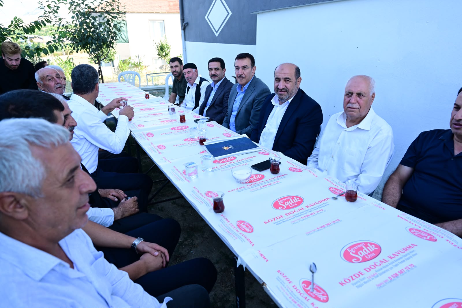 BAŞKAN TAŞKIN VE MİLLETVEKİLİ TÜFENKÇİ’DEN GÖNÜL KÖPRÜSÜ.