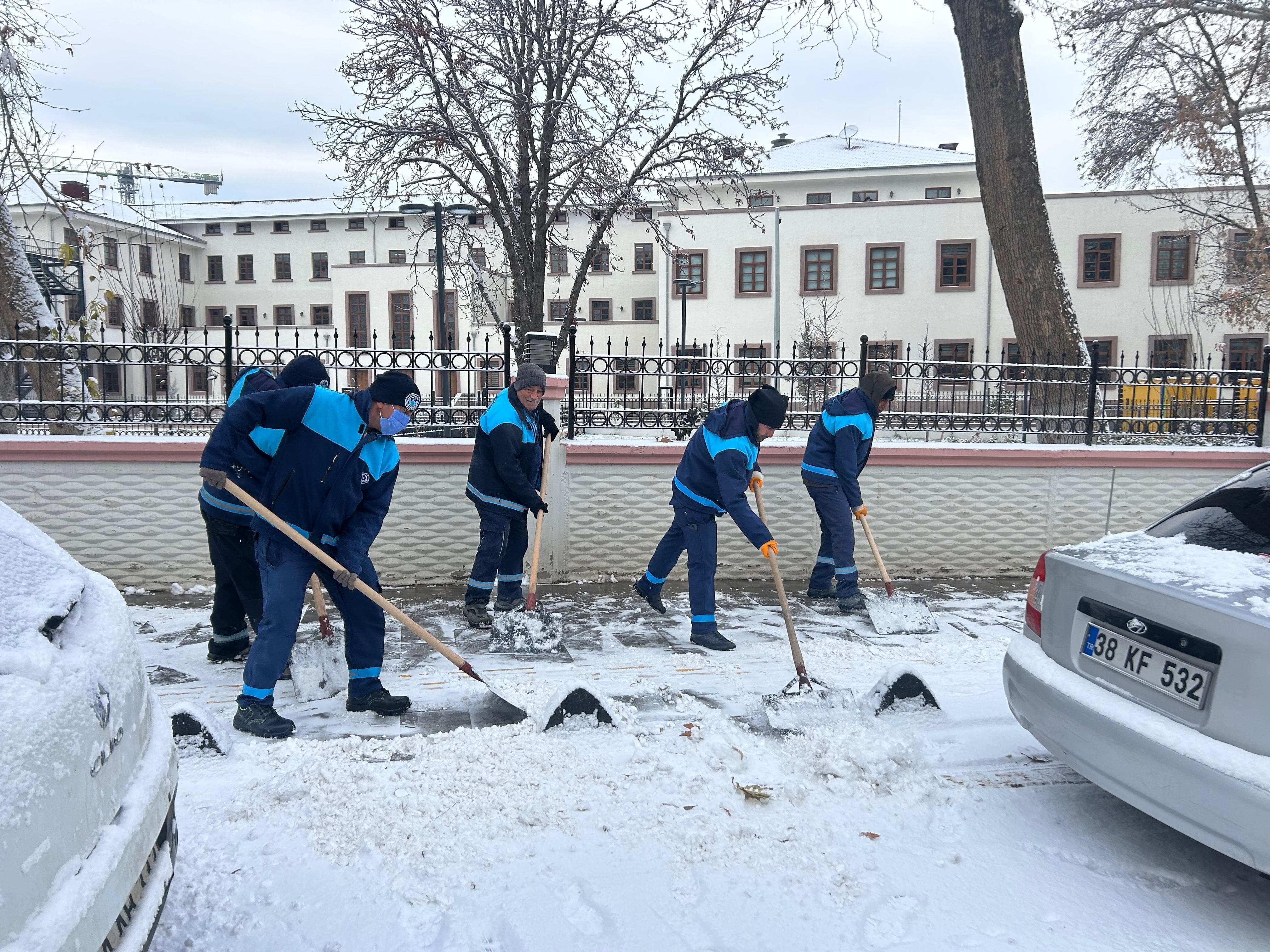 Battalgazi Belediyesi’nden Kar Yağışına Karşı Yoğun Mesai