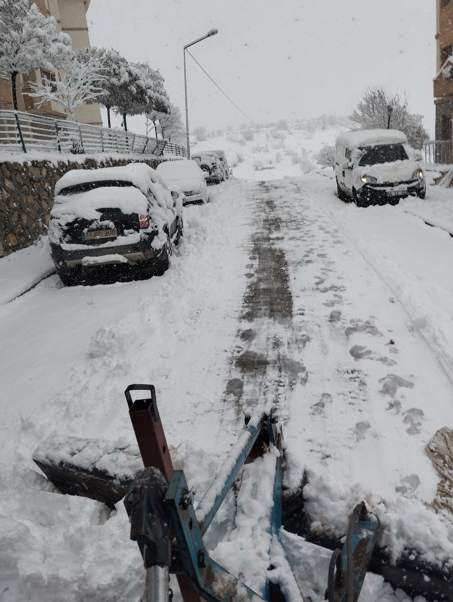BATTALGAZİ BELEDİYESİ’NDEN YOĞUN KAR MESAİSİ