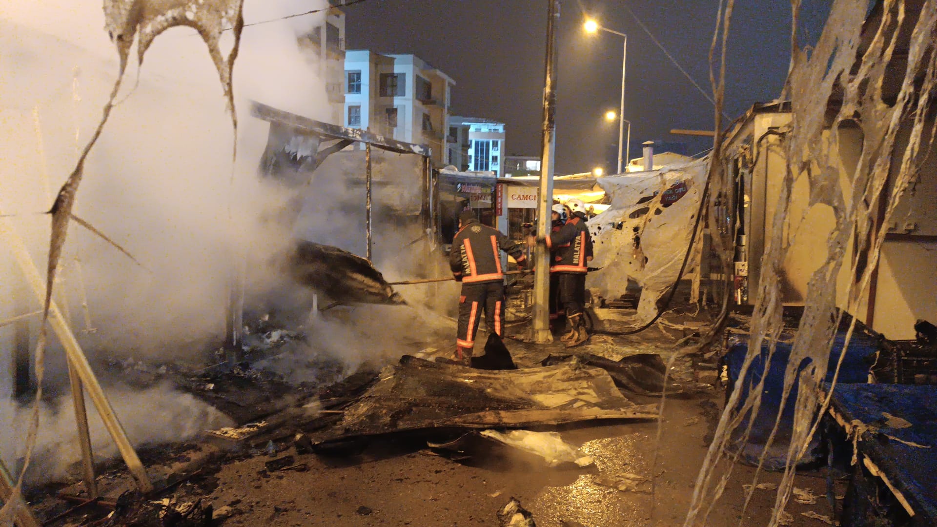 Battalgazi’de Korkutan Yangın: Konteyner İş Yeri Alevlere Teslim Oldu