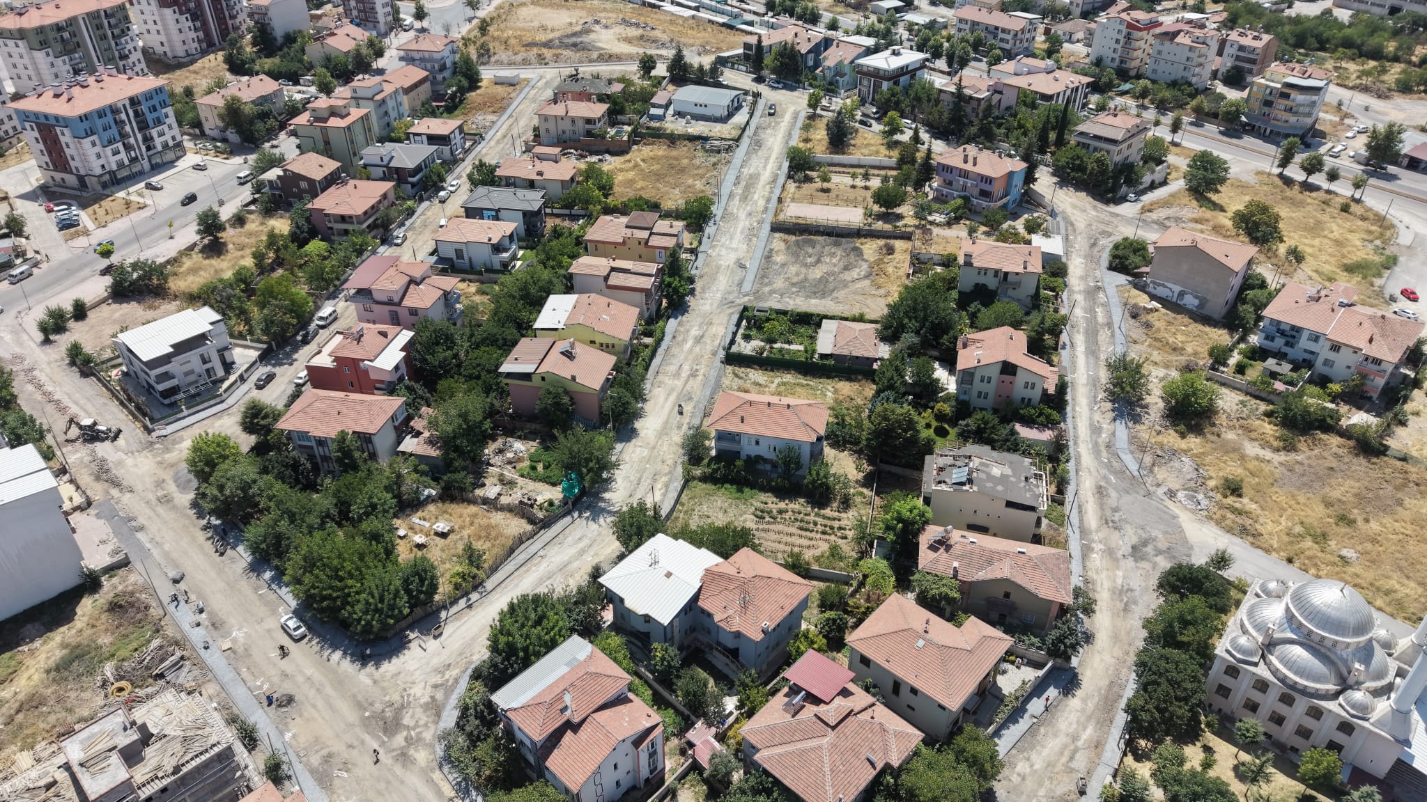 Battalgazi'de Yol Atağı: Ekipler Sahada, Çalışmalar Tam Gaz Devam Ediyor.