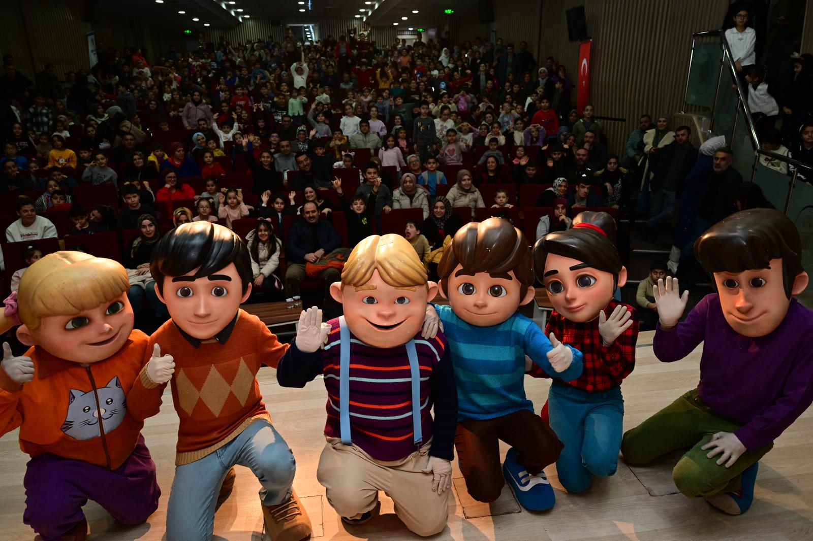 Battalgazili Çocuklara Ara Tatil Sürprizi: Rafadan Tayfa Sahnedeydi