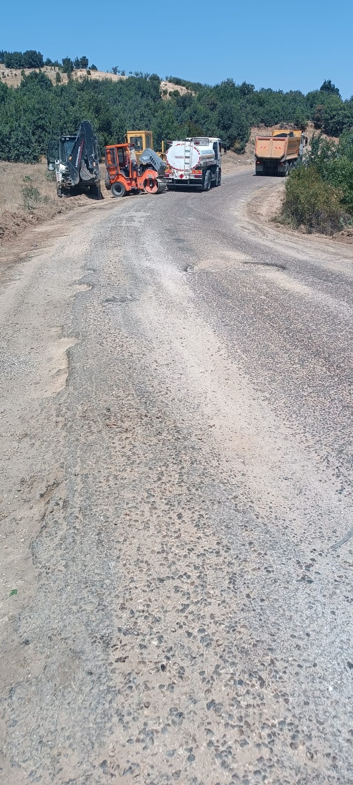 BÜYÜKŞEHİR BELEDİYESİ HEKİMHAN’DA   YOL ÇALIŞMALARINI SÜRDÜRÜYOR