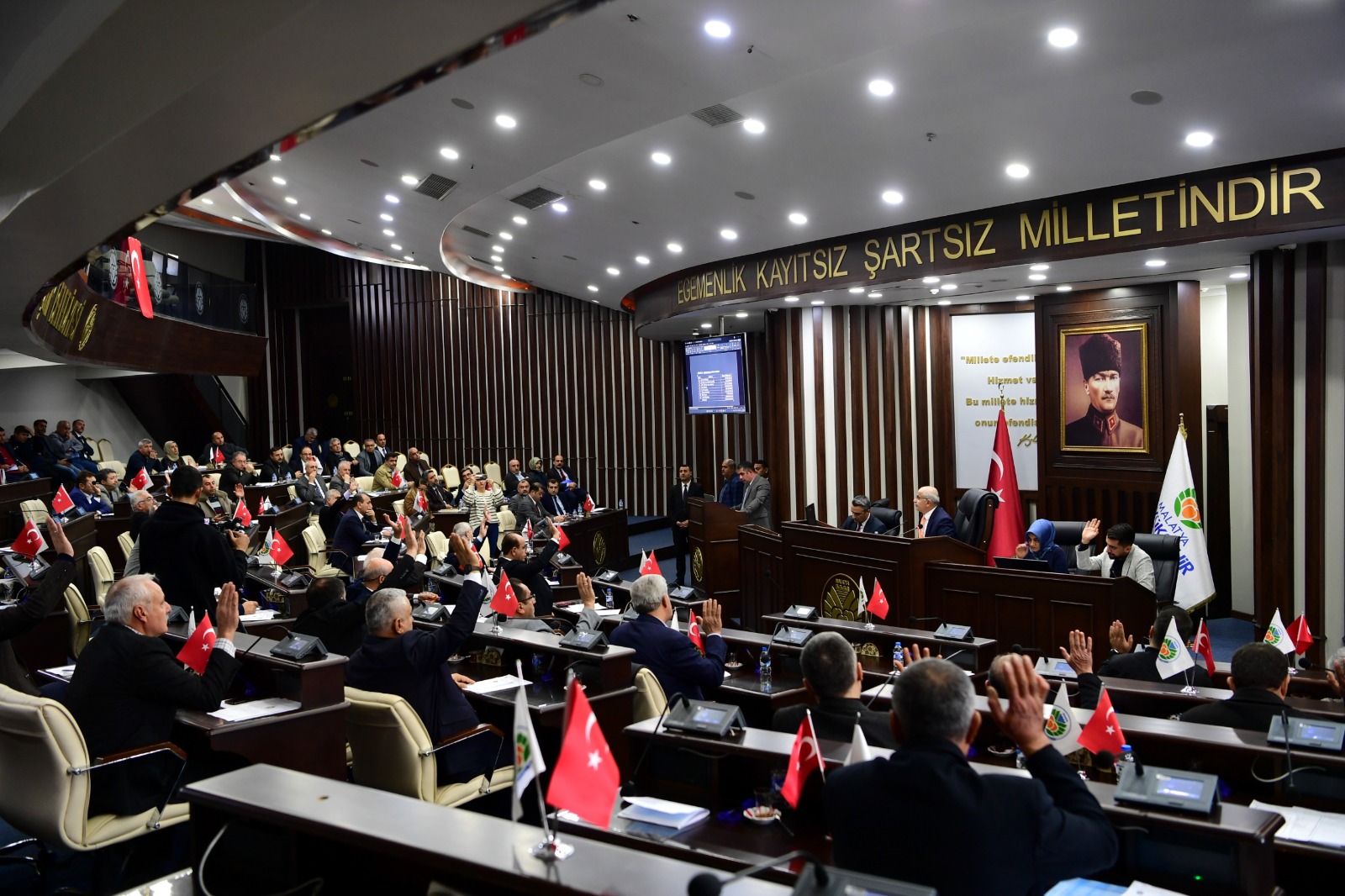 Büyükşehir Belediyesi Kasım Ayı Meclis Toplantısında Konuşan Başkan Er,