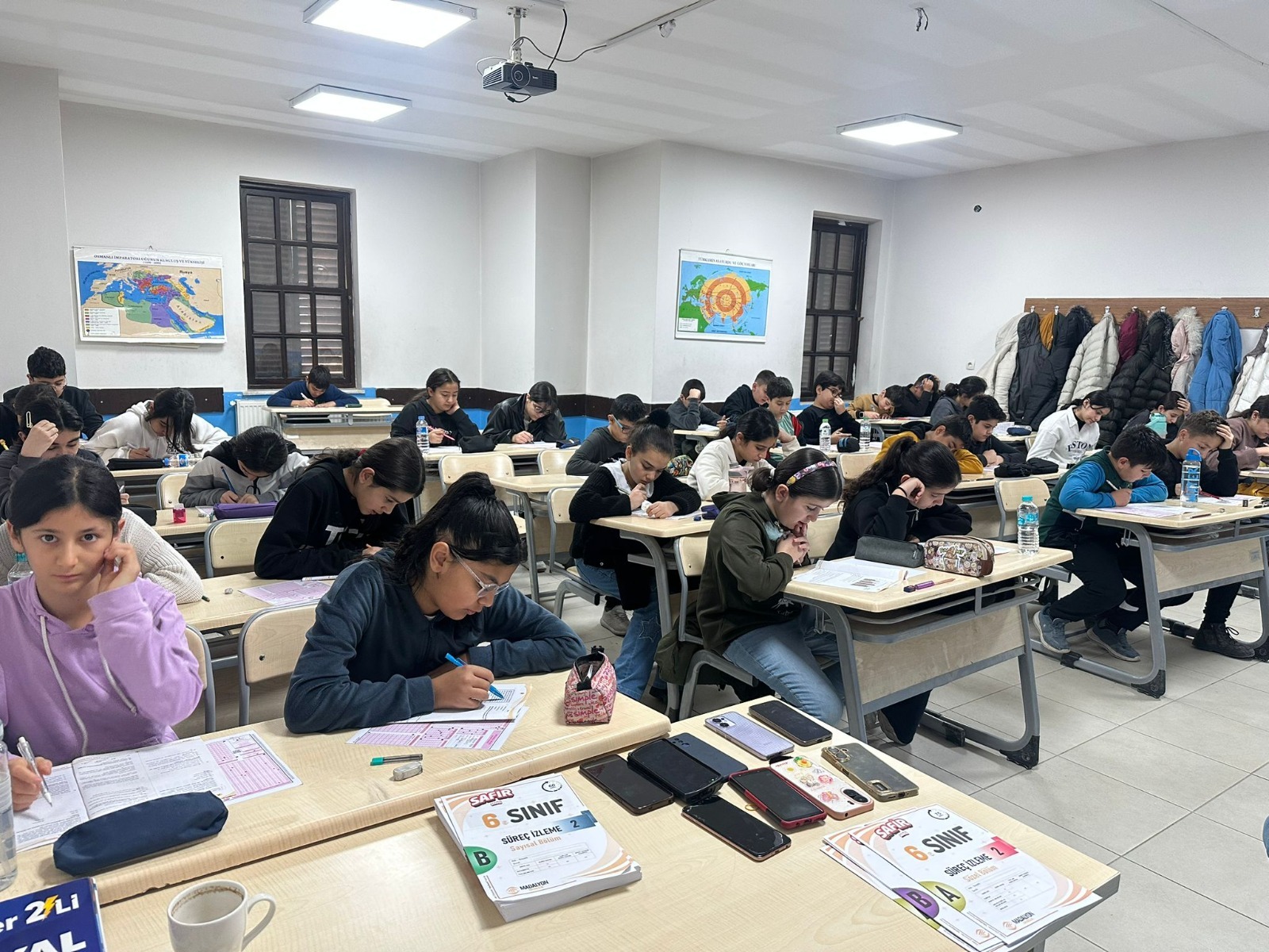 Büyükşehir Eğitim Merkezlerinde Rekor Katılım: 1350 Öğrenci Sınavda