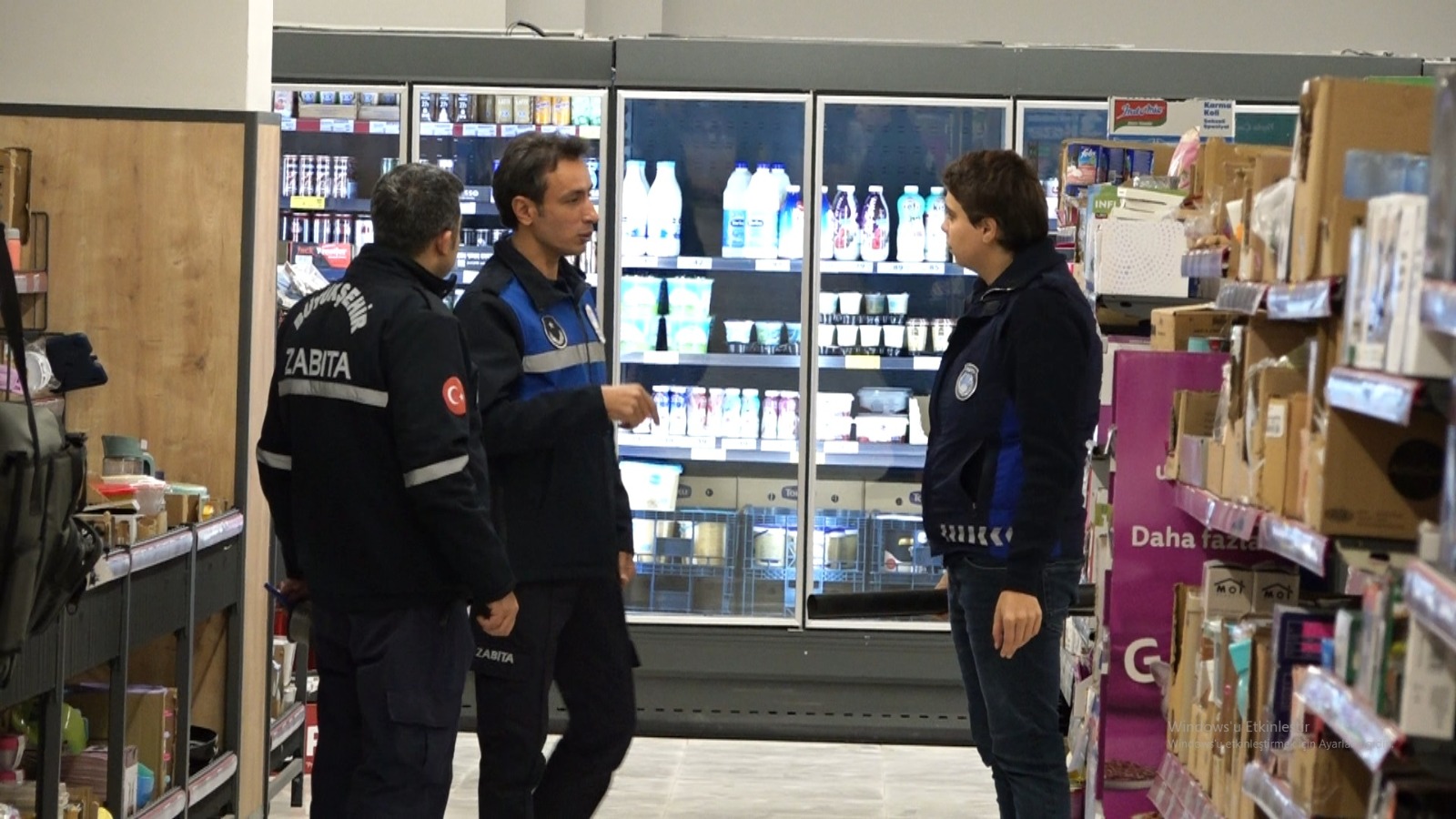 BÜYÜKŞEHİR ZABITASI, KURALLARA UYMAYAN İŞYERLERİNİ MÜHÜRLEDİ