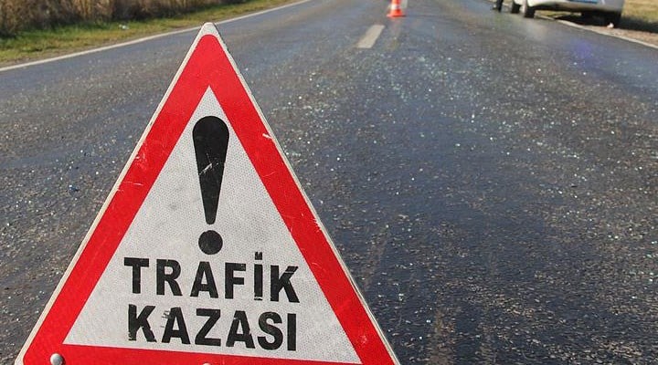 Doğanşehir’de Yolcu Minibüsü Şarampole Devrildi: 2 Yaralı.
