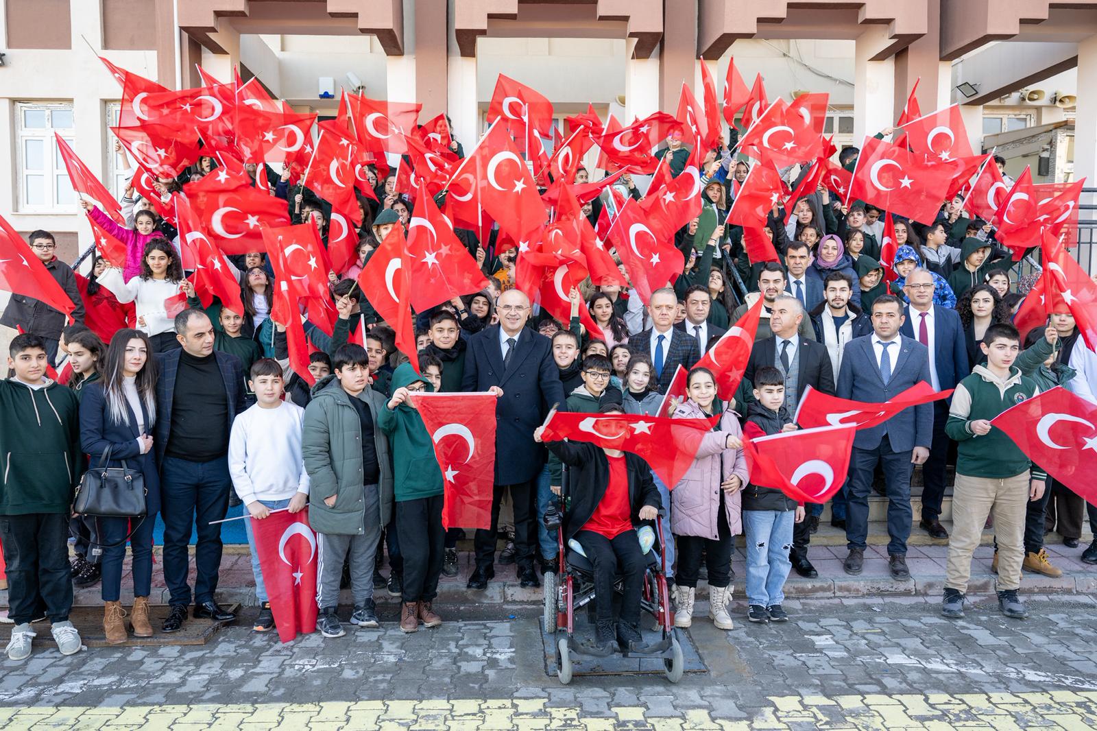 Eğitime Destek Mesajı: Başkan Sami Er Barguzu Ortaokulu’nu Ziyaret Etti