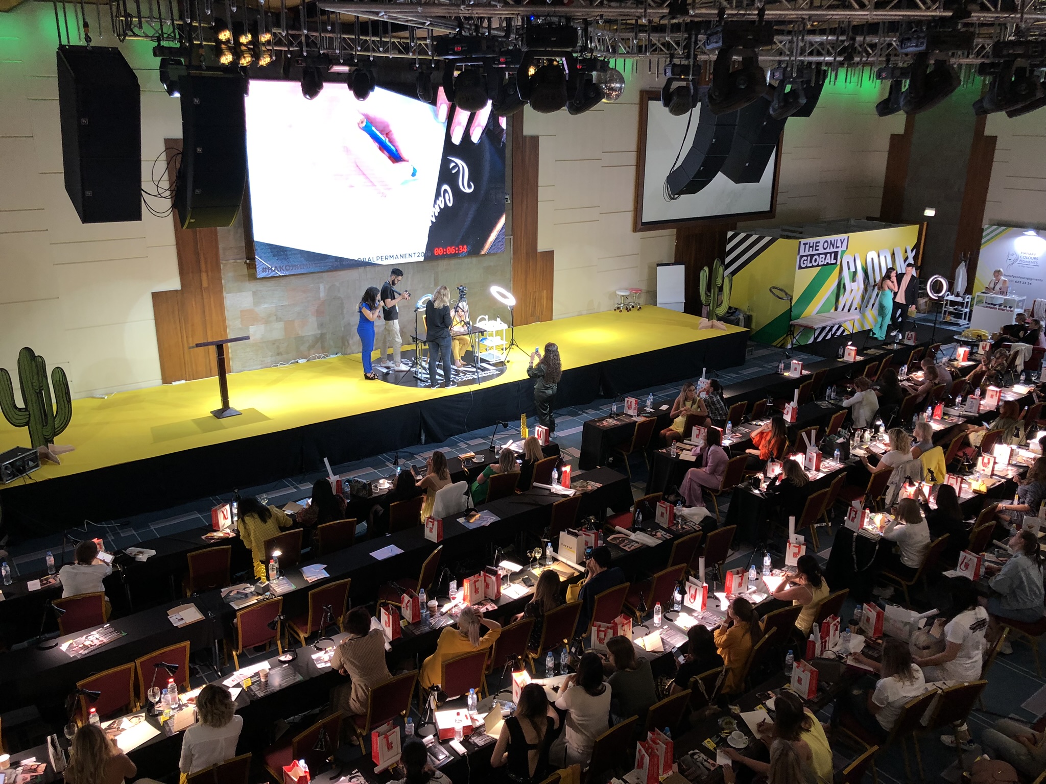 Estetik Değil Sağlık Meselesi: Kalıcı Makyajda Cansu Durkun’dan Çarpıcı 5 Kural