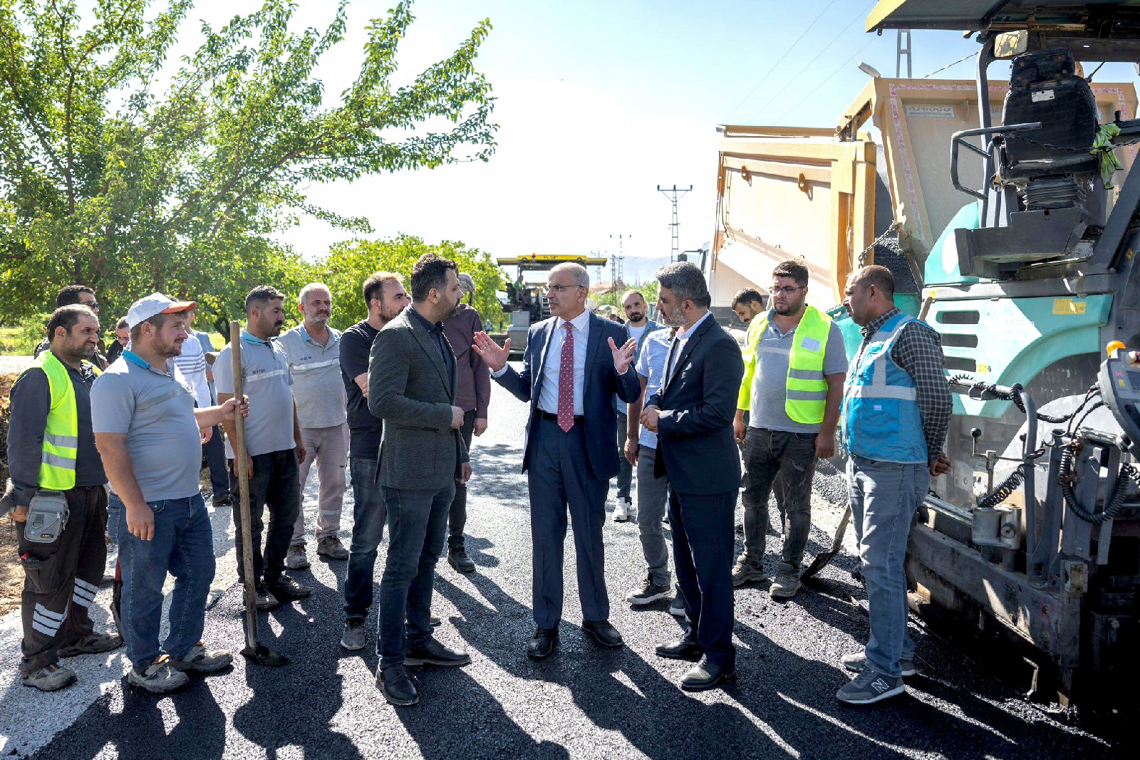 Fatih, Kuşdoğan ve Çayırköy Mahallelerinde Sürdürülen Yol Çalışmalarını İnceleyen Başkan Er,