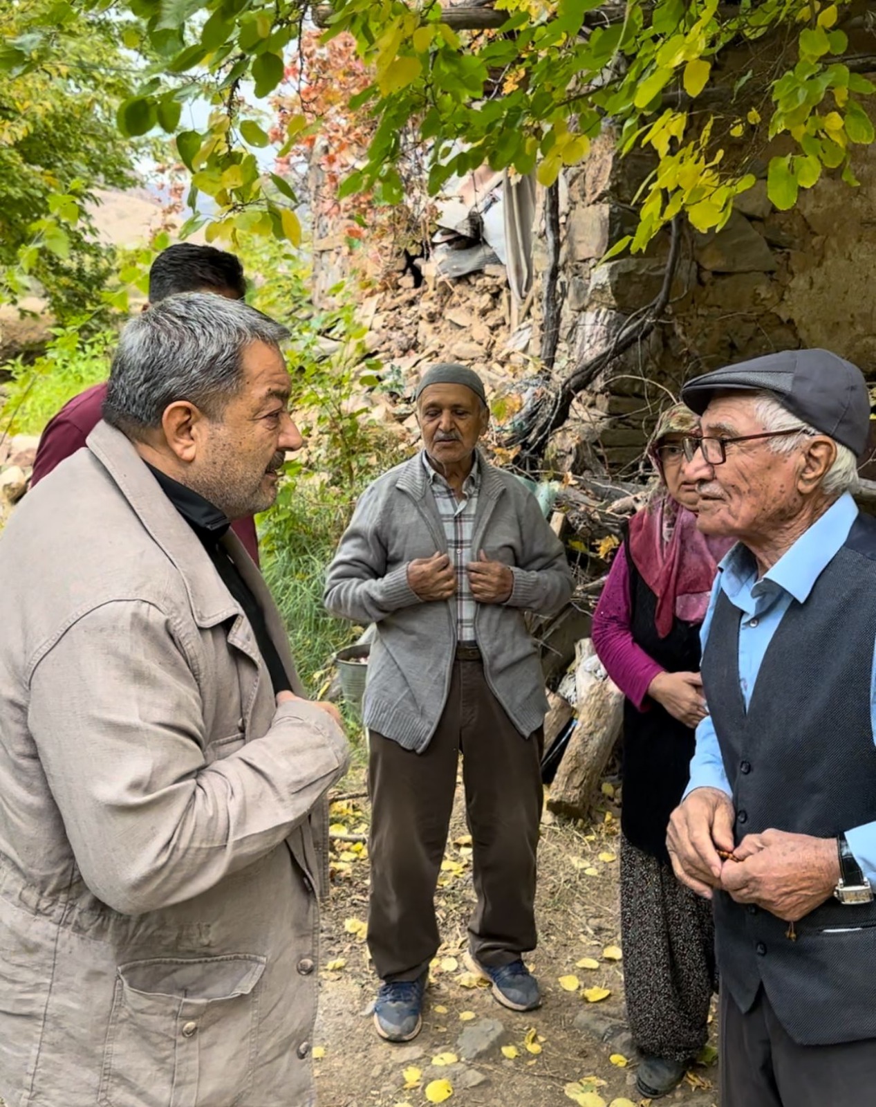 Fendoğlu, Kale’de vatandaşları ziyaret etti