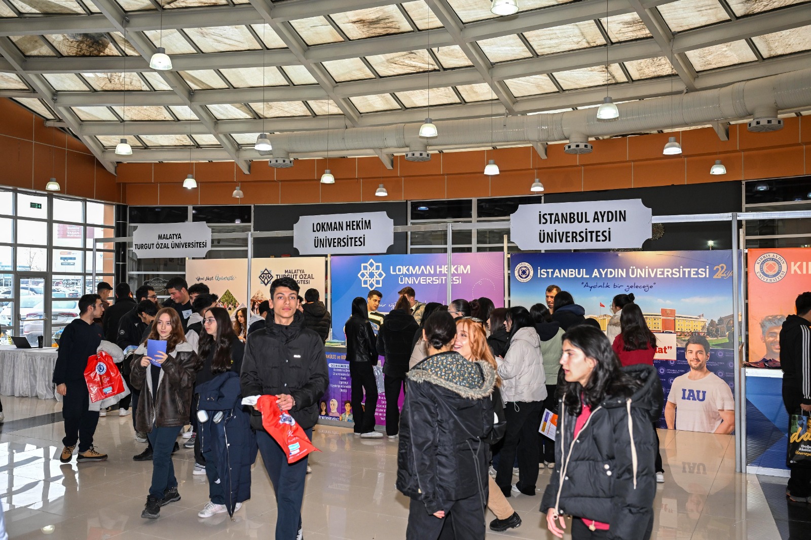 Geleceğini Arayan Gençler Büyükşehir’in Üniversite Günlerinde Buluştu