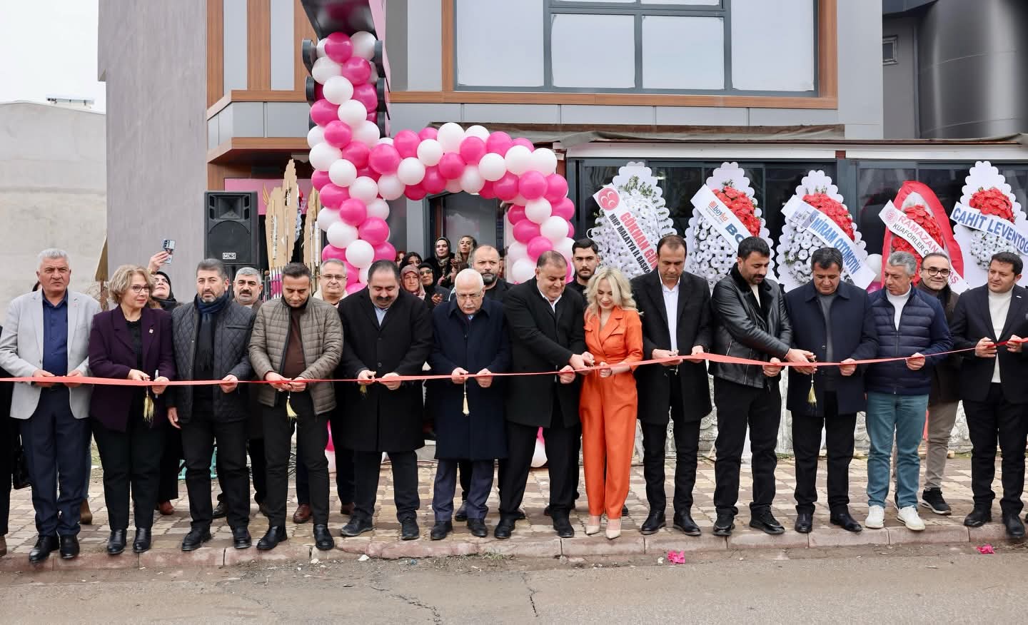 Güzellik Sektöründe Kadın İmzası: Angel Angel Güzellik Merkezi Yeni Yerinde Açıldı