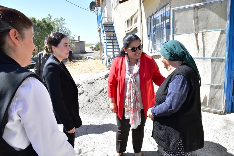 Hanımefendi Selda Yavuz Arguvan İlçesinde Aile Ziyaretlerine Devam Etti