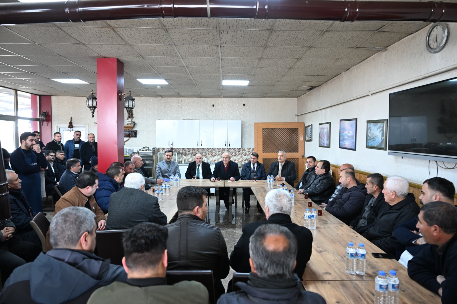 İlçe Terminali (Yeni Köy Garajı) esnaflarıyla bir araya gelen Başkan Er