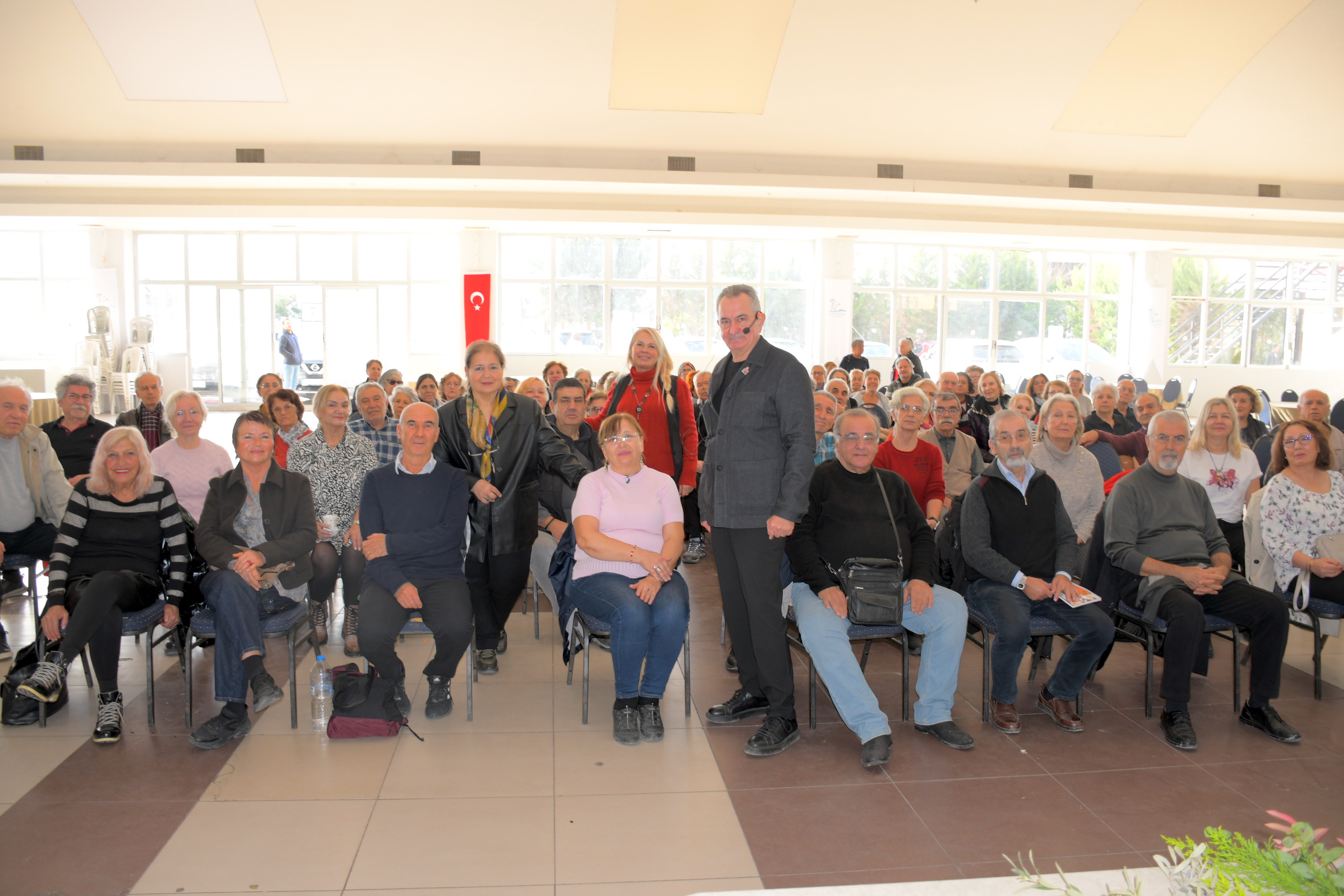 İZDO, 3'üncü Yaş Üniversitesi Öğrencilerini Bilgilendirdi