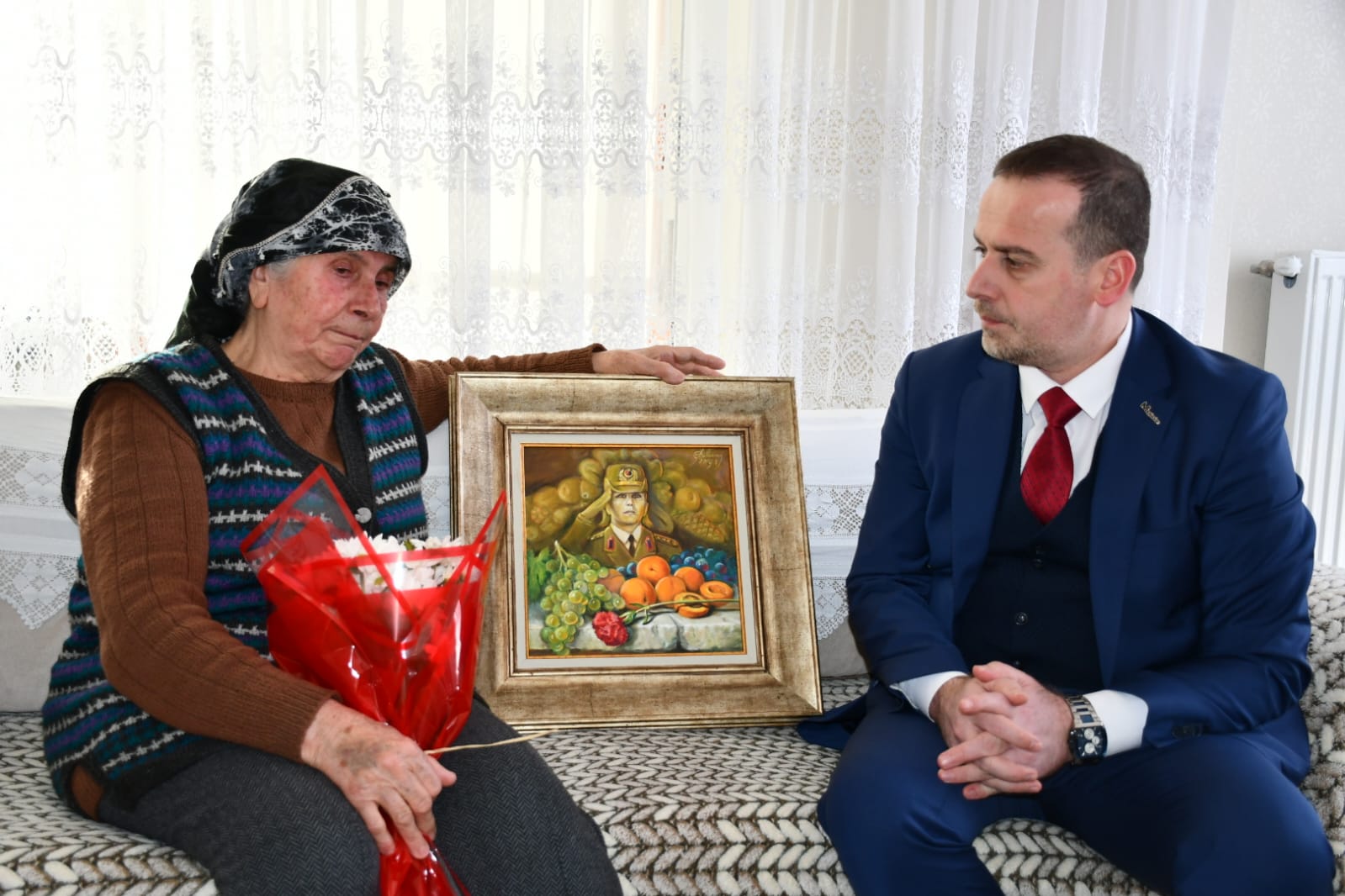 Kadınlar Günü’nde Duygulandıran Ziyaret: Şehit Yarbay Songül Yakut’un Annesi Yalnız Bırakılmadı