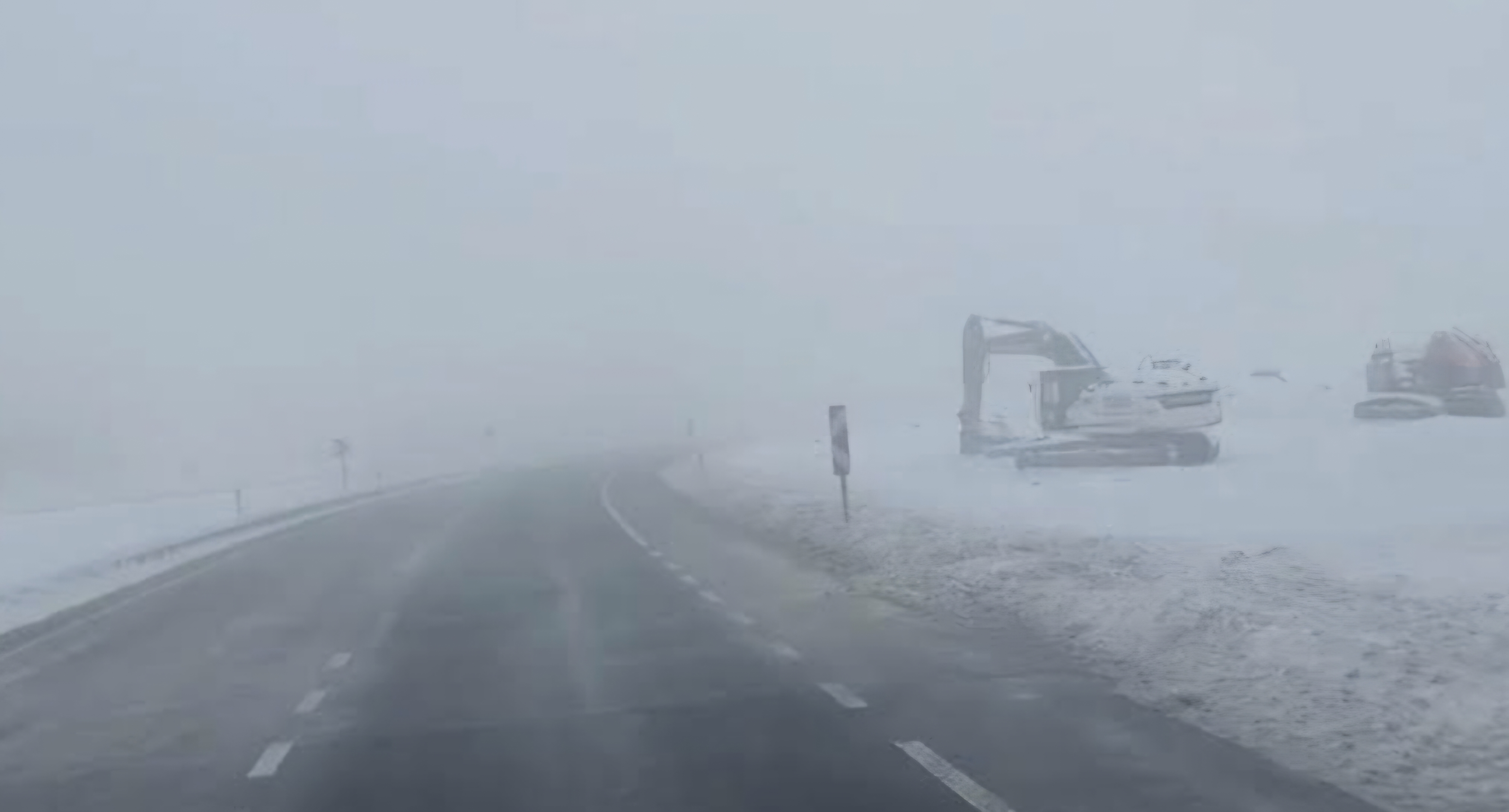 Kar Yağışı Ulaşımı Durdurdu: Gürün–Pınarbaşı Yolu Kapandı