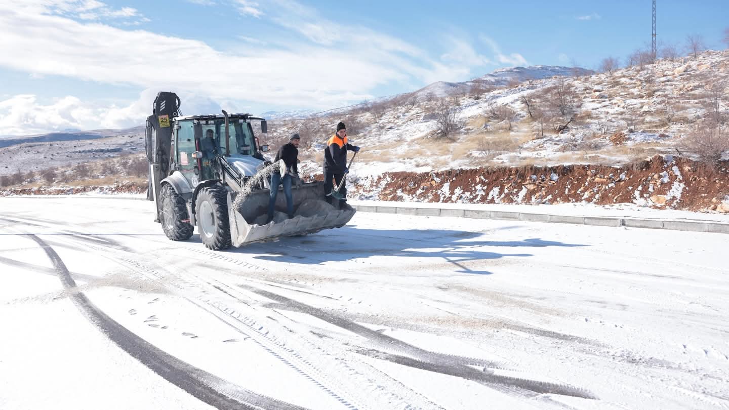 Karla Mücadelede Akçadağ’da Gece Gündüz Seferberlik