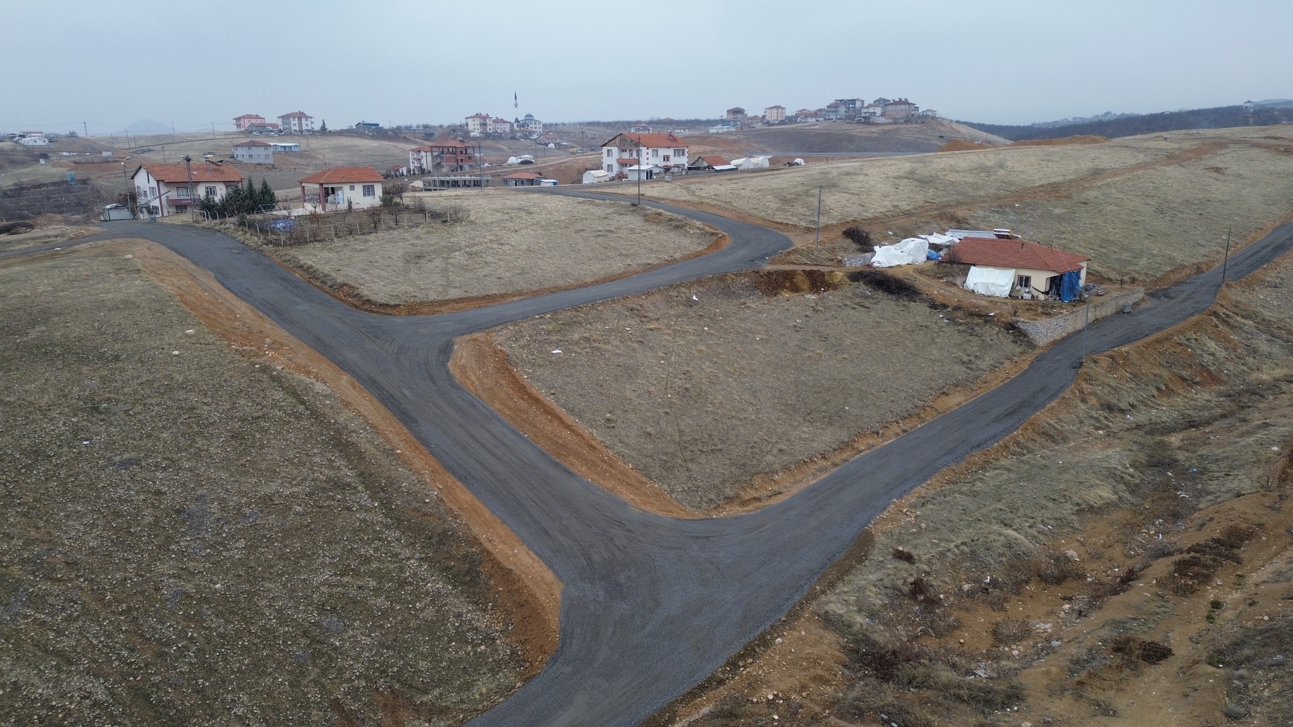 Kıraç Mahallesinde Yol Çalışmaları Tamamlandı