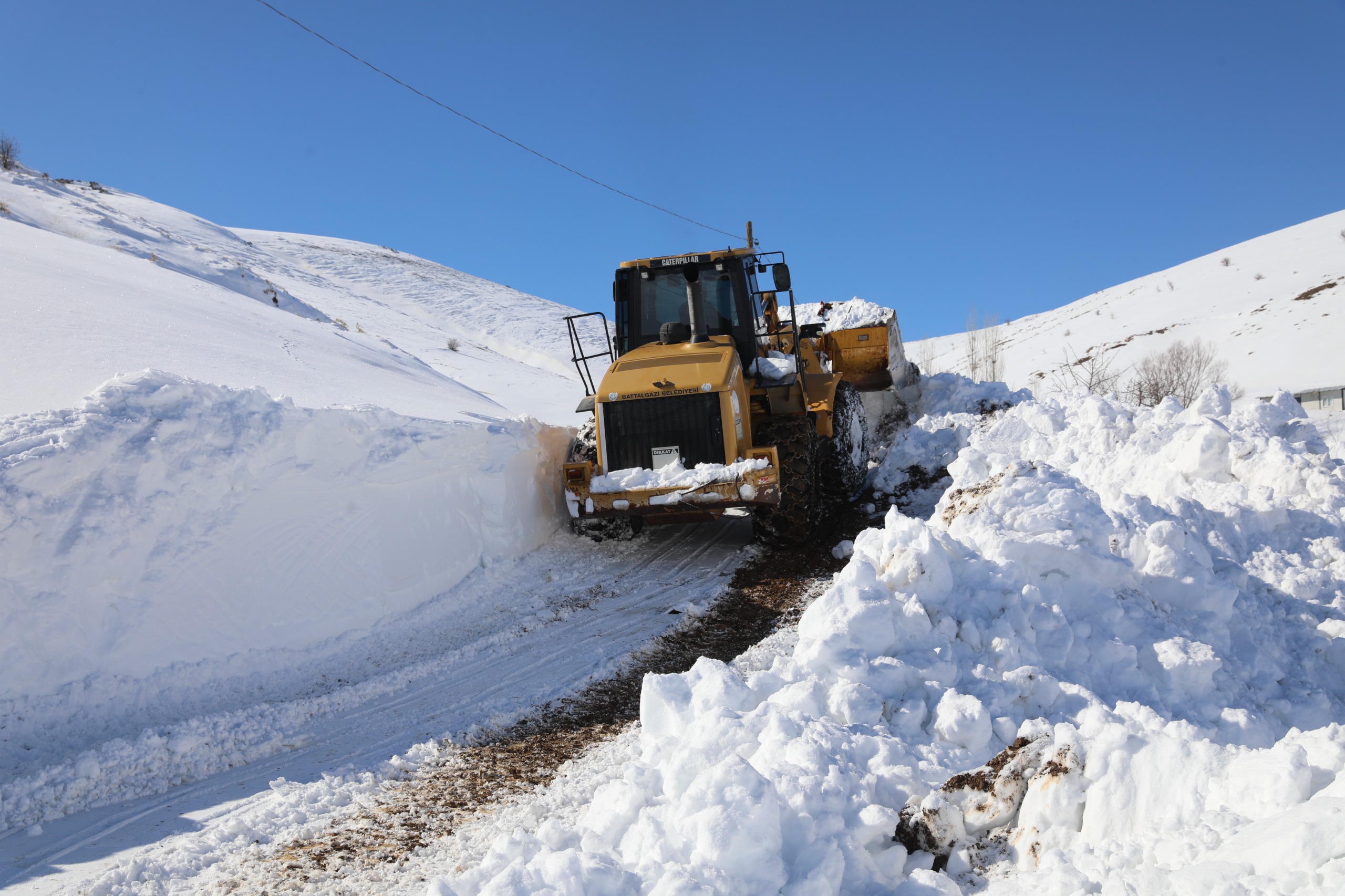 Kırsalda Kapalı Yol Kalmadı: Battalgazi Belediyesi Sahada
