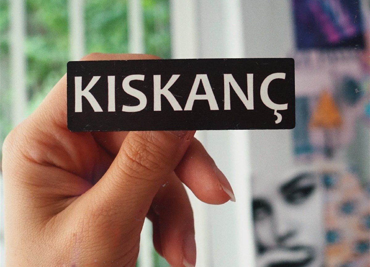 Kıskançlık: Sevginin Gölgesinde Büyüyen Duygu, Toplumsal Bir Gerçek