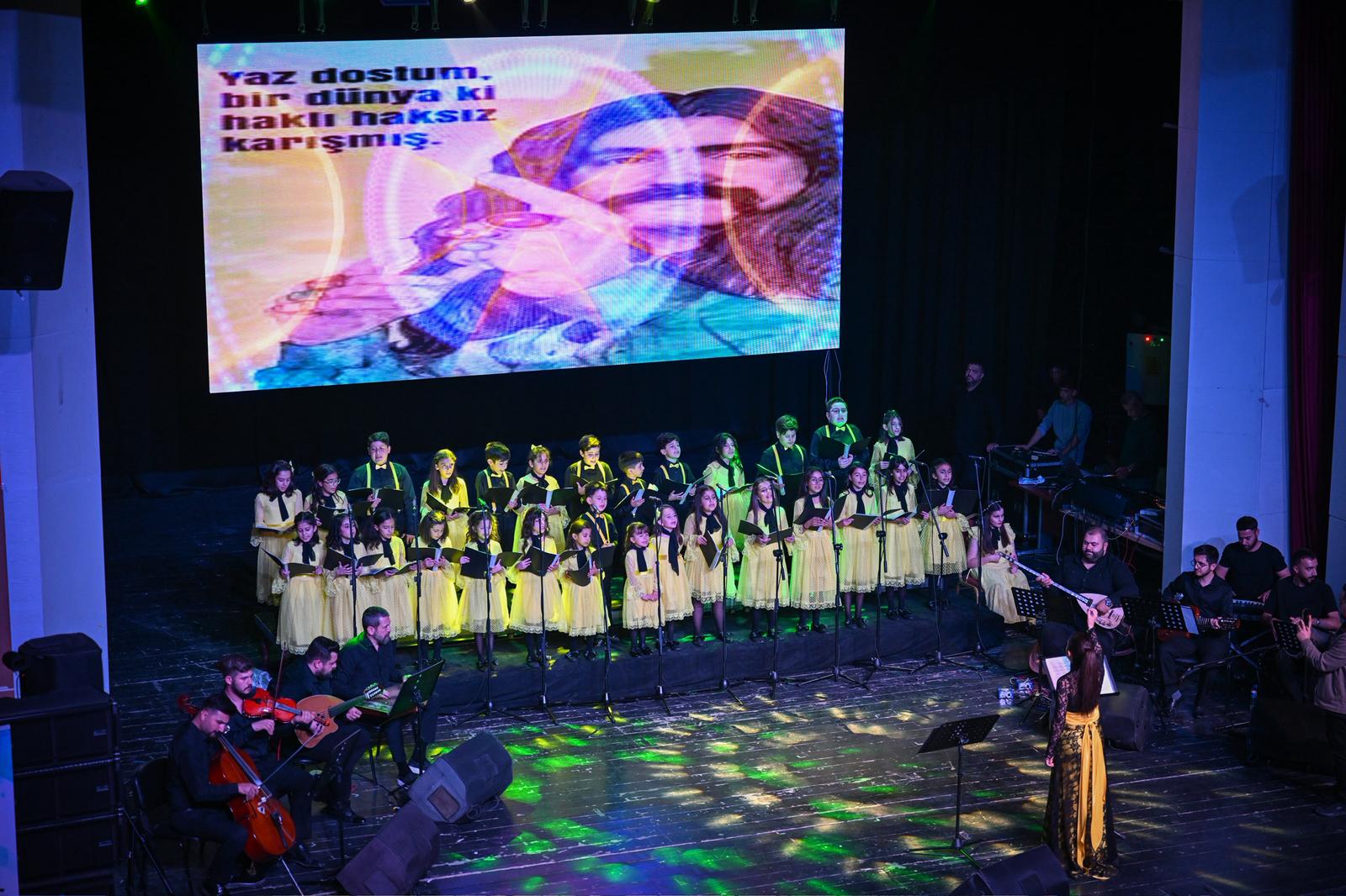 KÜÇÜK KALPLERDEN BÜYÜK EZGİLER