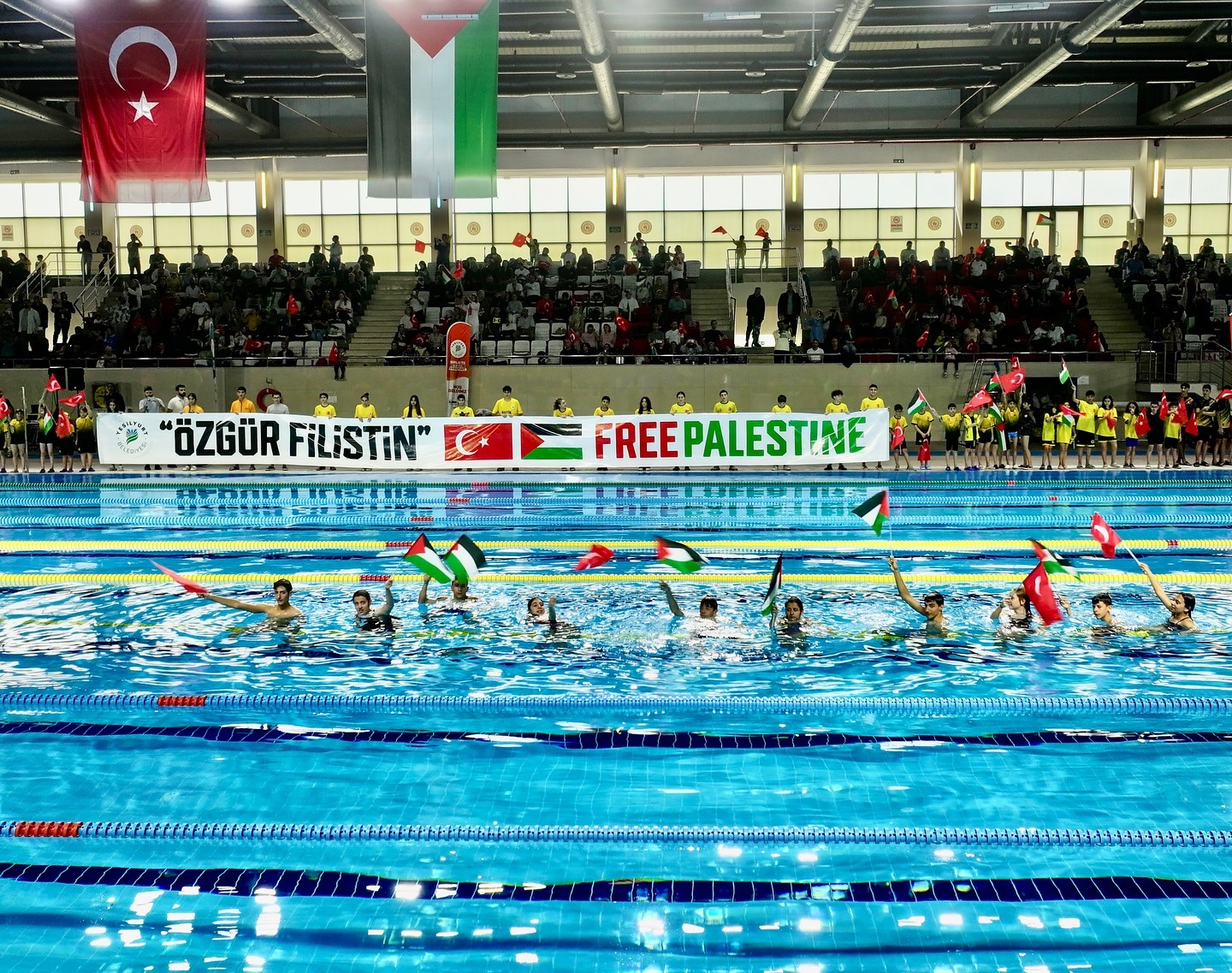 KULAÇLAR GAZZE İÇİN ATILDI! SPORCULARDAN DUYGUSAL DESTEK