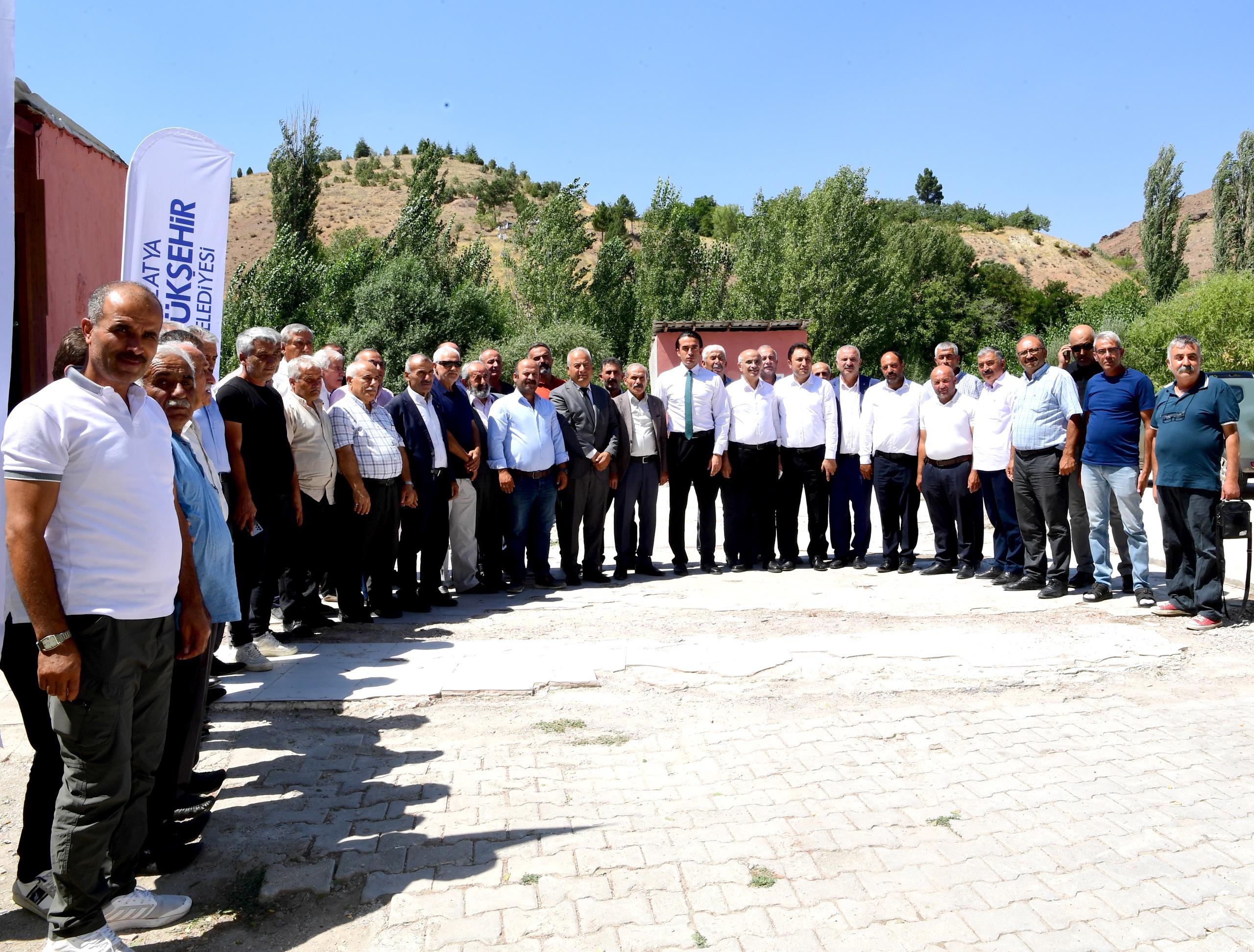 Kuluncak İlçesini Ziyaret Eden Büyükşehir Belediye Başkanı Sami Er,