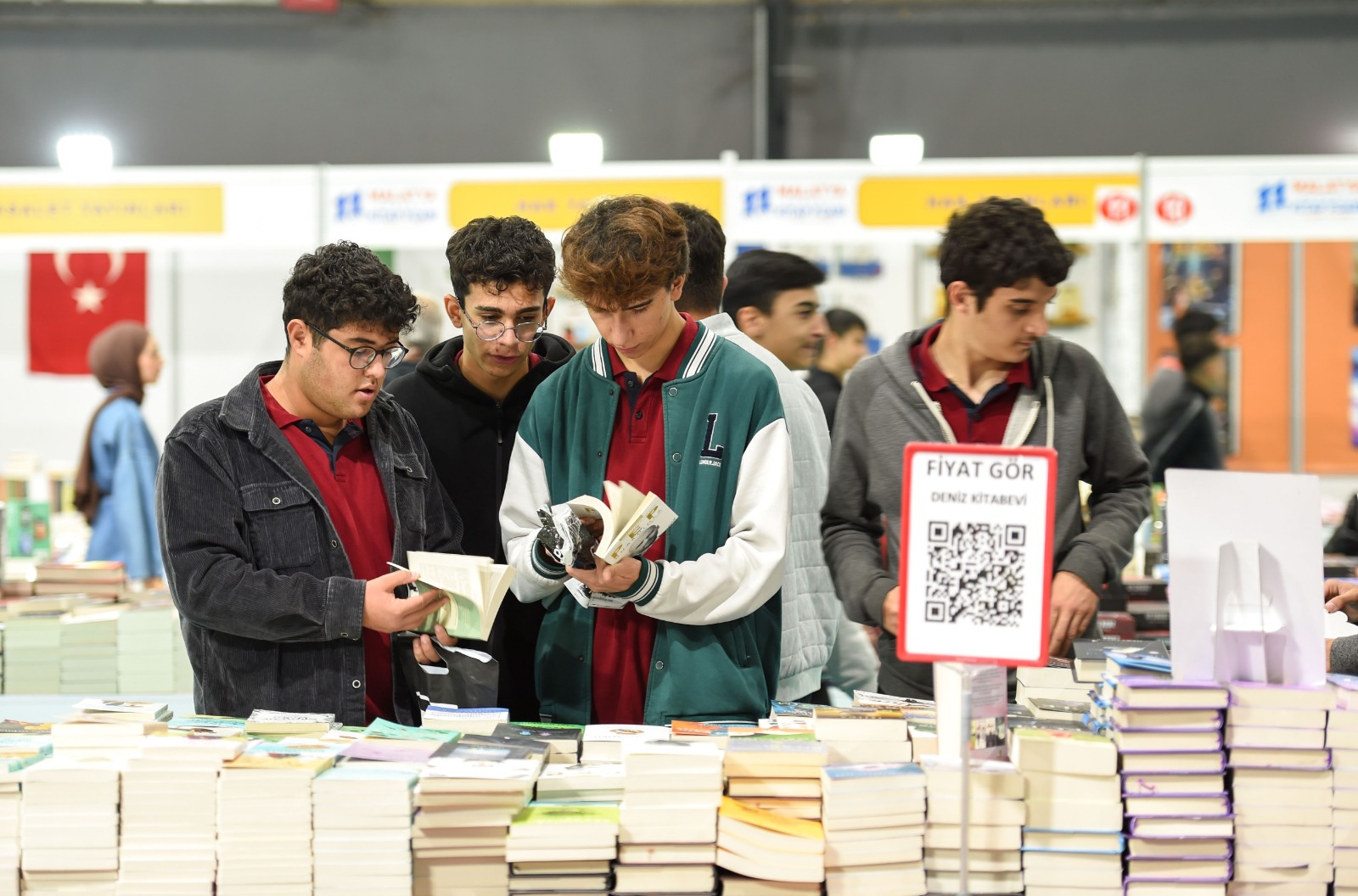 MALATYA ANADOLU KİTAP VE KÜLTÜR FUARI KİTAPSEVERLERDEN YOĞUN İLGİ GÖRÜYOR