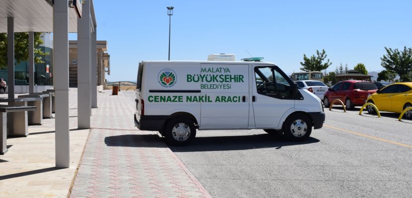 Malatya’da bir kişi, evinin önündeki asmanın altında ölü olarak bulundu.