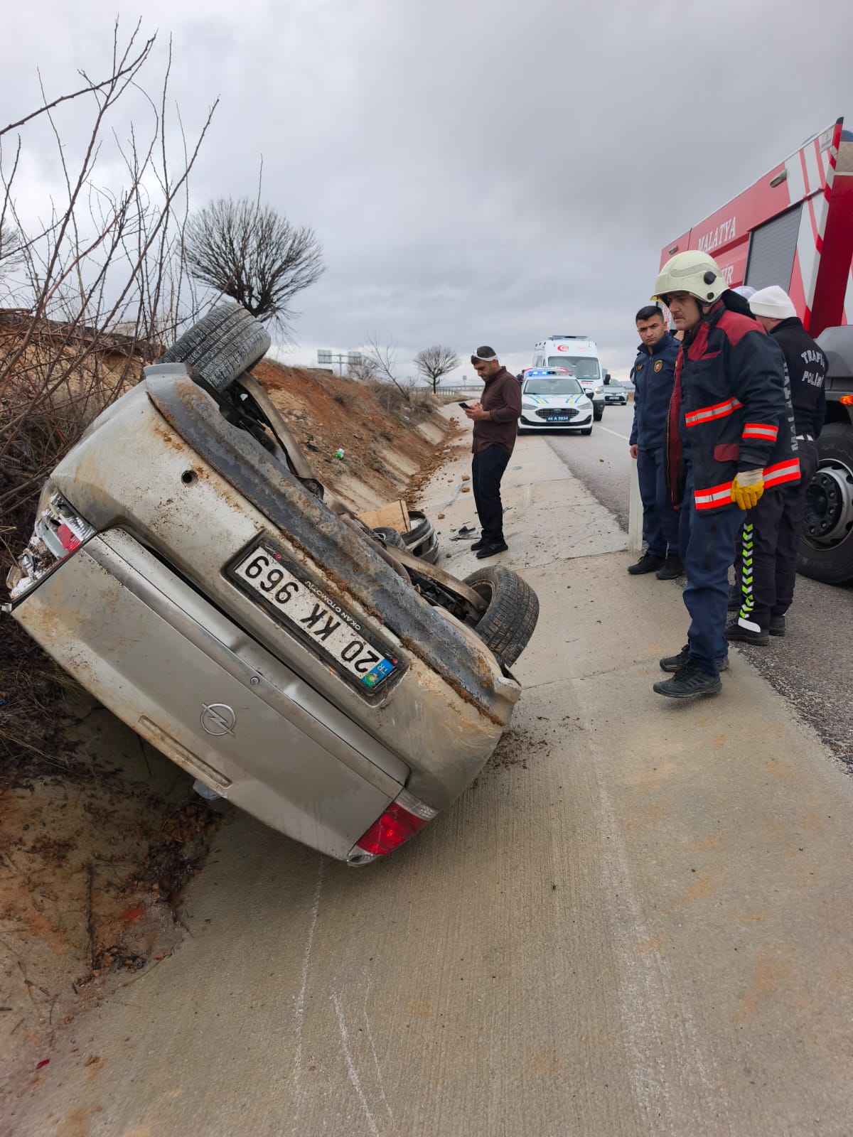 Malatya’da Korkutan Kaza: Kayseri Yol Ayrımında Araç Yoldan Çıktı