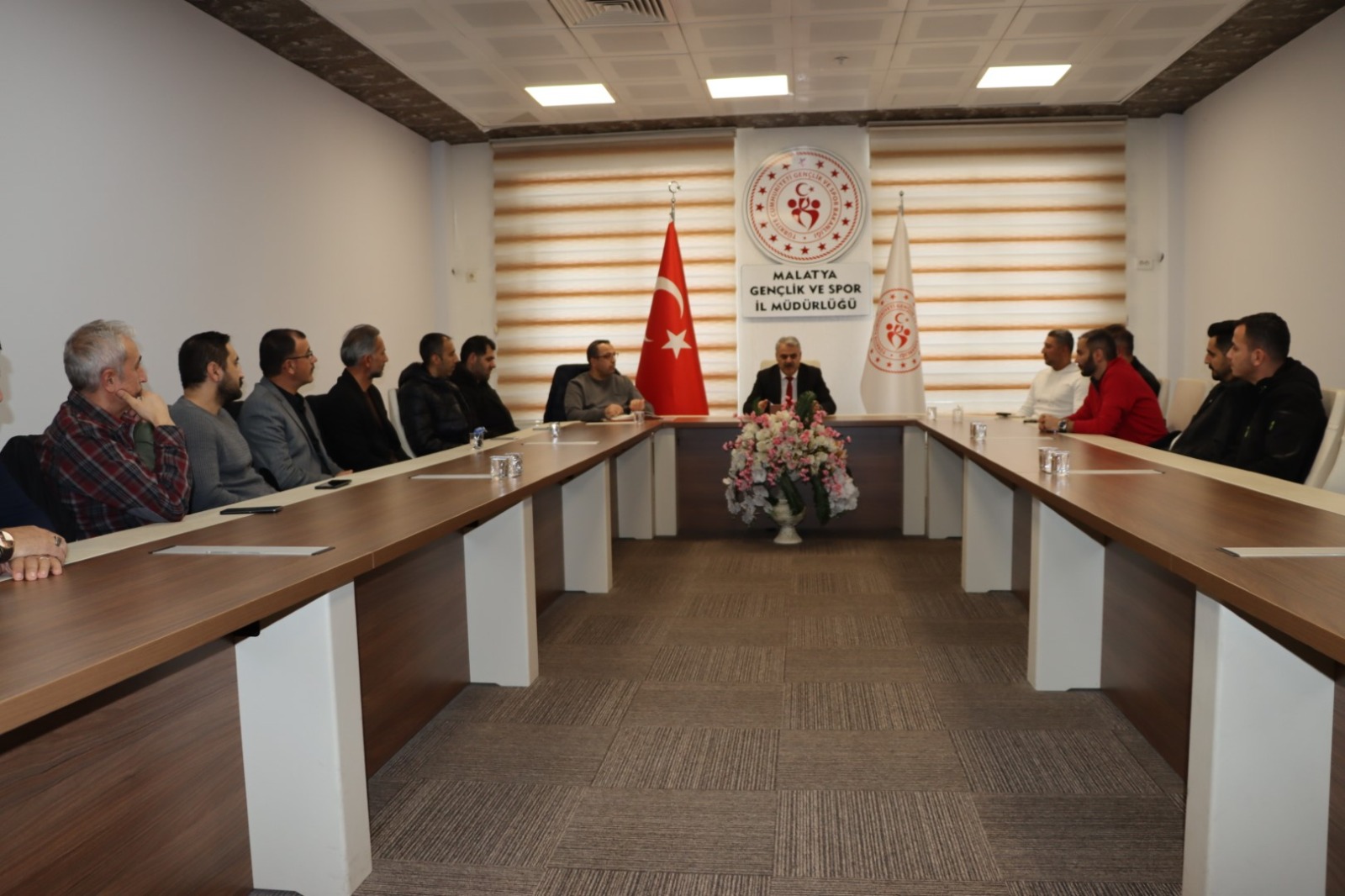 MALATYA’DA SPOR TESİSLERİ İÇİN DEĞERLENDİRME TOPLANTISI YAPILDI