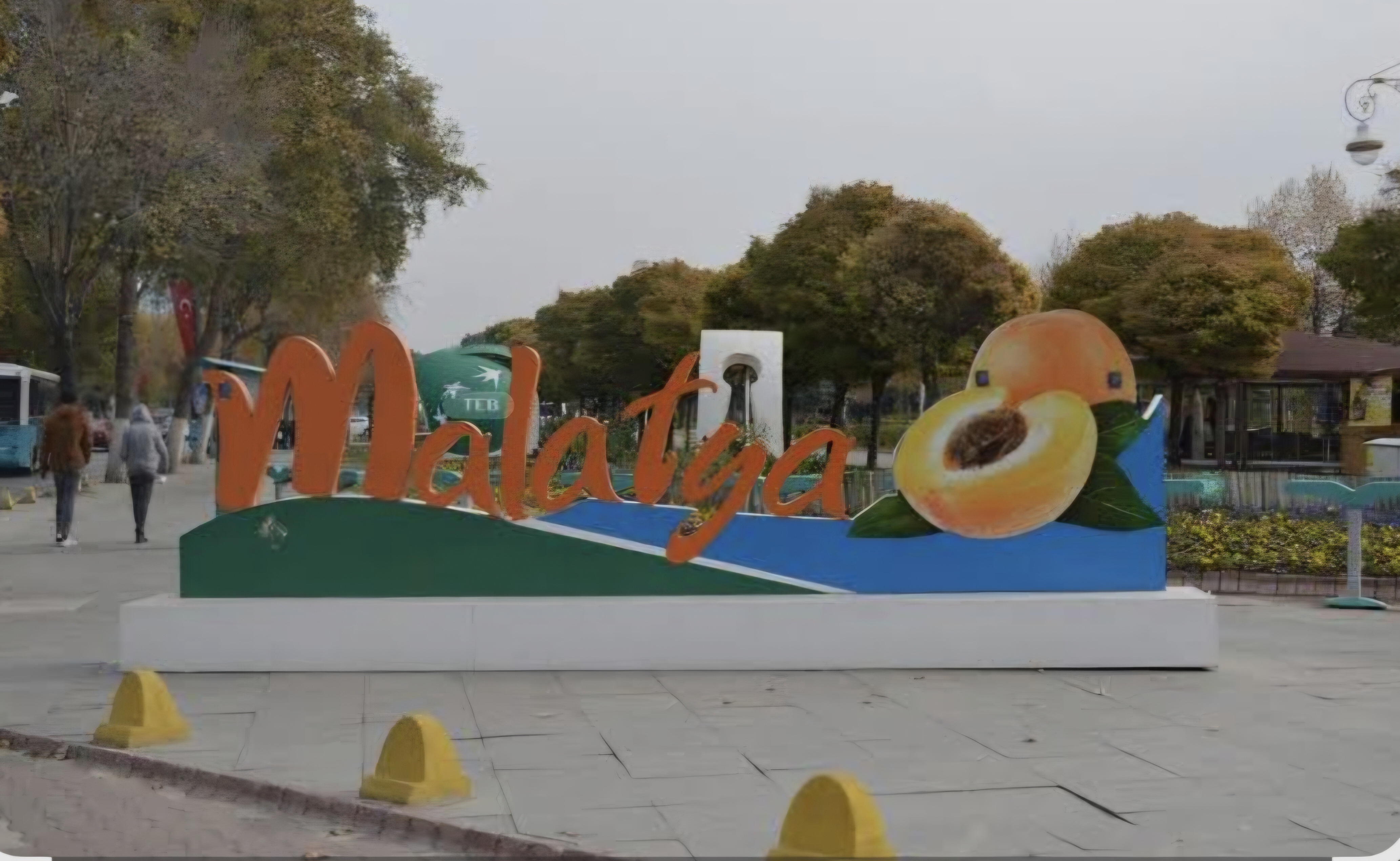 Malatya’da “Üst Düzey” Tartışması: Alkışı Kendi Çalanlar Sahneye Çıkmış!