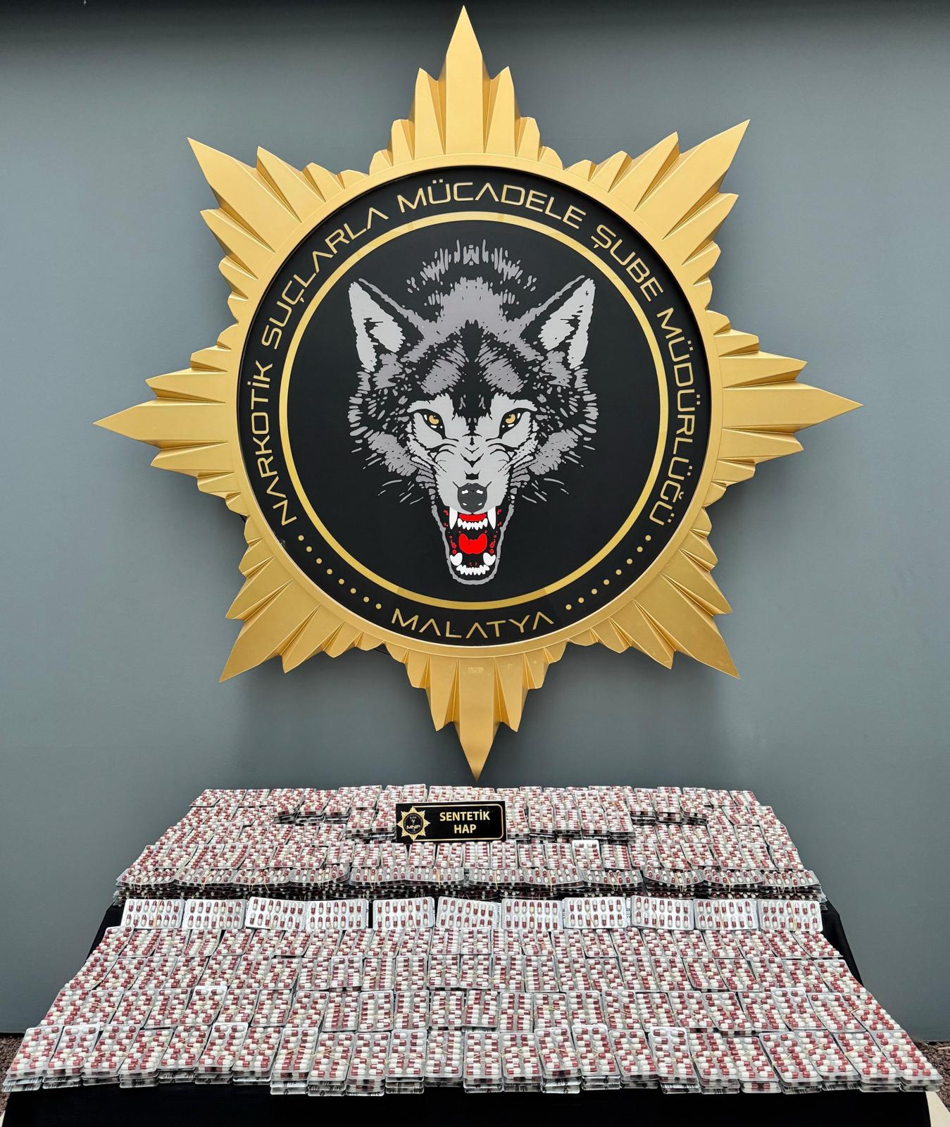 MAŞTİ Otogarı’nda Zehir Operasyonu: 21 Bin Hap Ele Geçirildi.