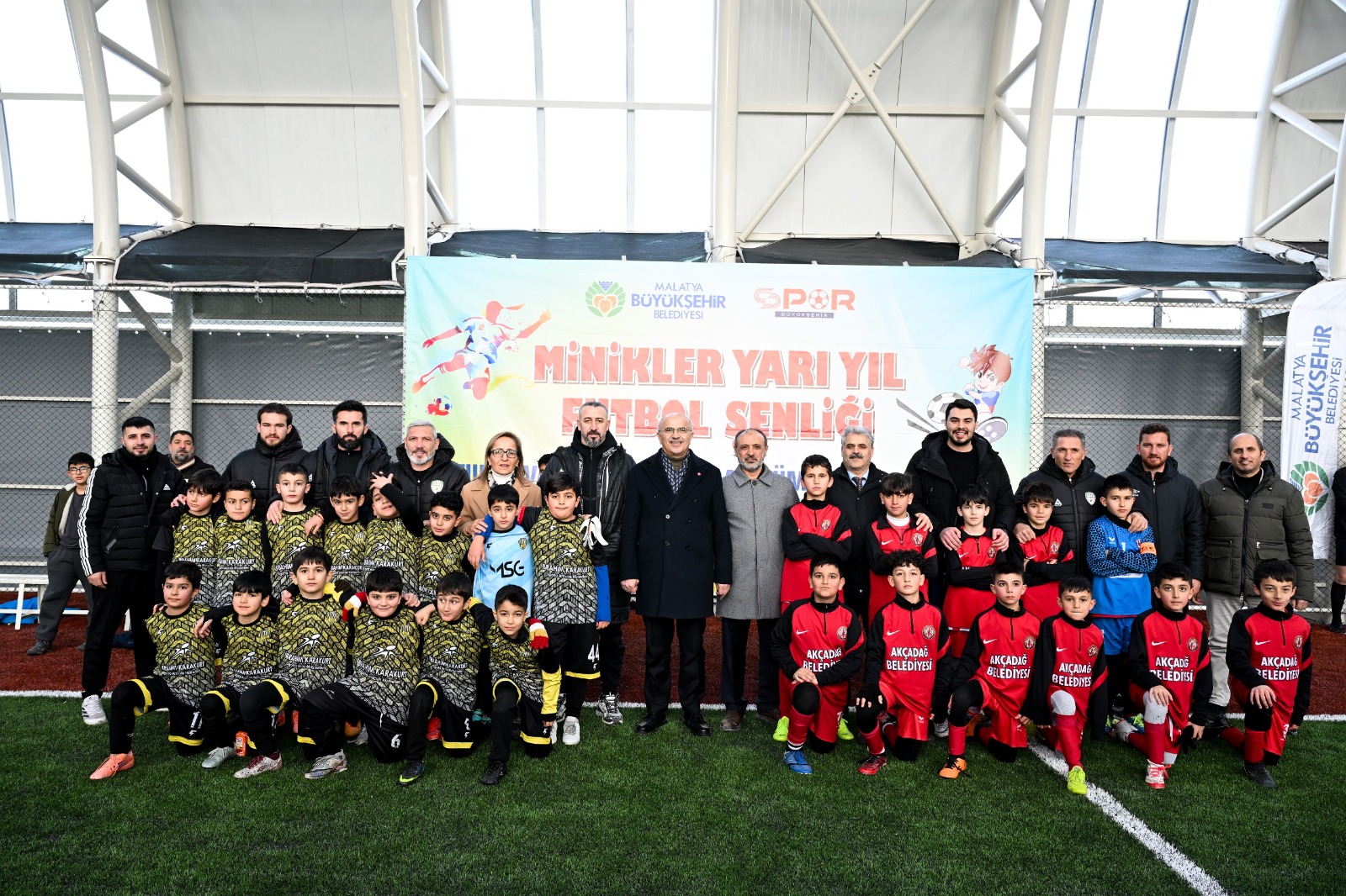 Minik Futbolcular Yarıyıl Şenliğinde Buluştu