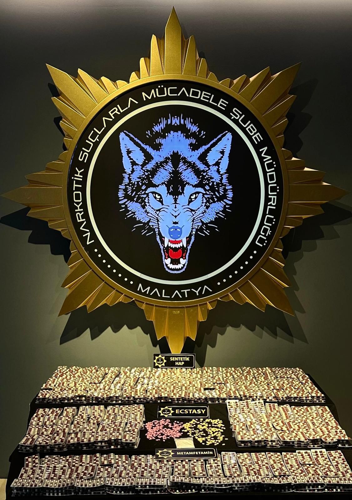 NARKOTİKTEN ‘TORBACI’ OPERASYONU: 2 İKAMET, 2 ARAÇ VE 6 ŞAHSA ŞAFAK BASKINI