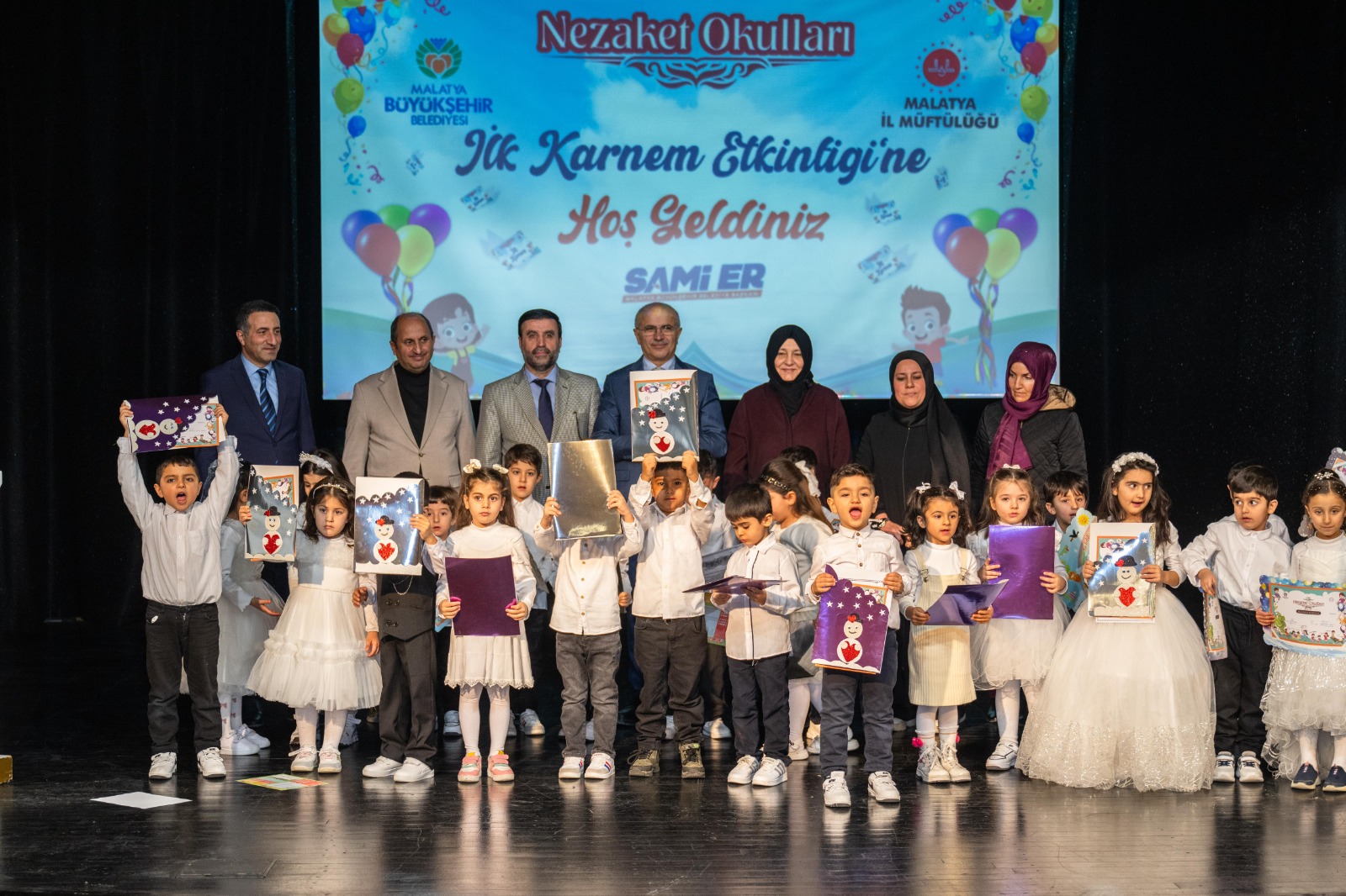 Nezaket Okulları İlk Karnem Etkinliği Programı’nda konuşan Başkan Er,