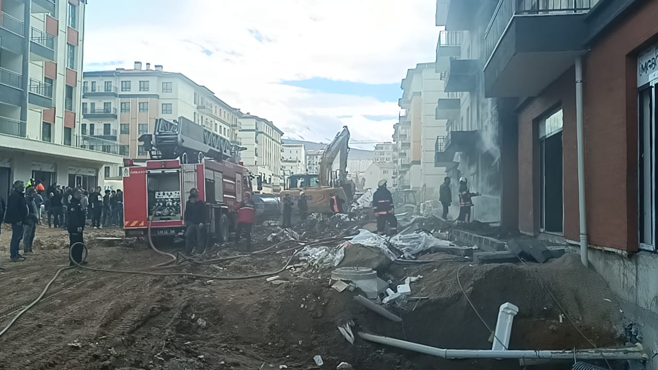 Niyazi Mahallesi’nde Şantiye Alanında Yangın: Maddi Hasar Meydana Geldi