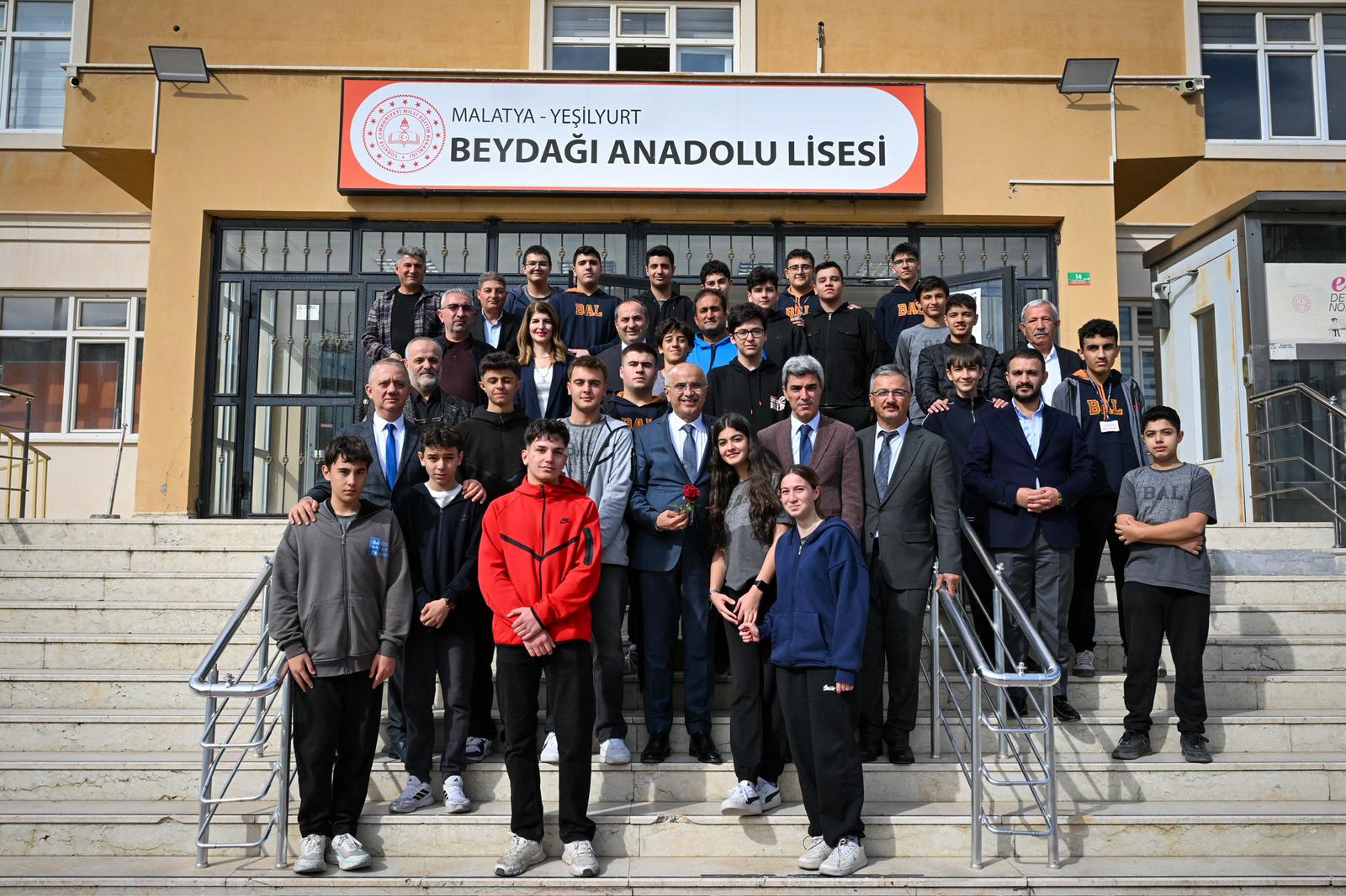 Öğrencilerle bir araya gelen Başkan Er,