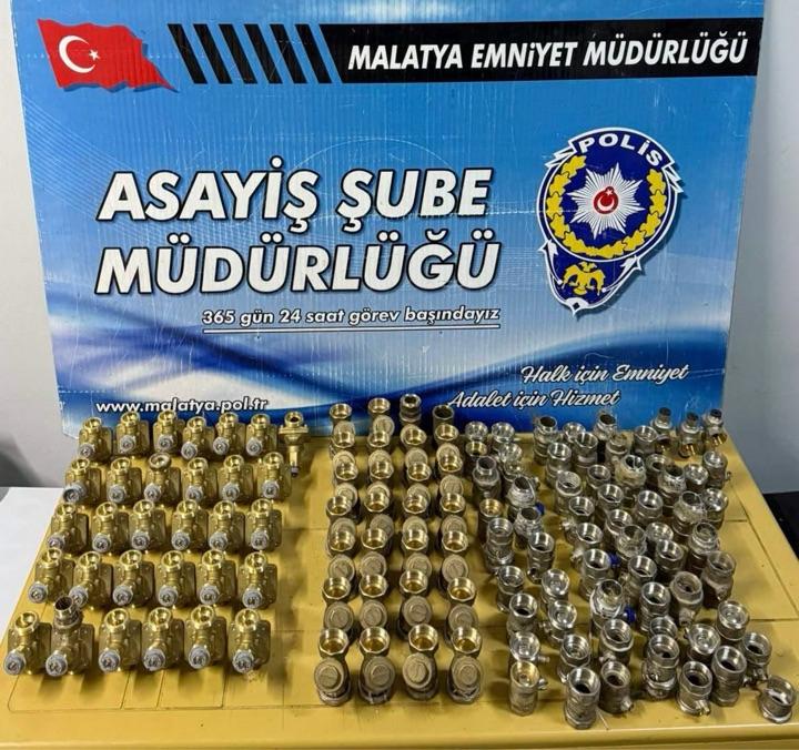 Polis Hırsızlık Şüphelisini Kıskıvrak Yakaladı.