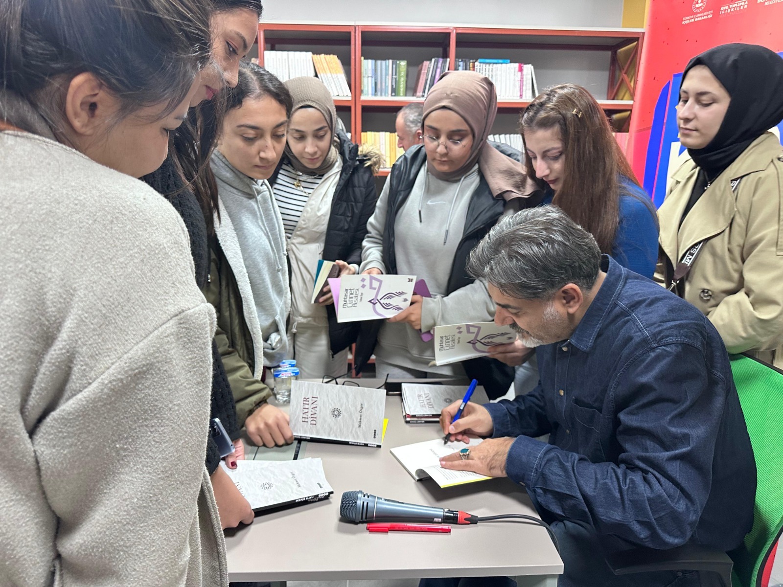 PROF. DR. MEHMET ÖZGER İLE “HAYATA ŞİİRLE BAKMAK” SÖYLEŞİSİ MALATYA’DA GERÇEKLEŞTİ